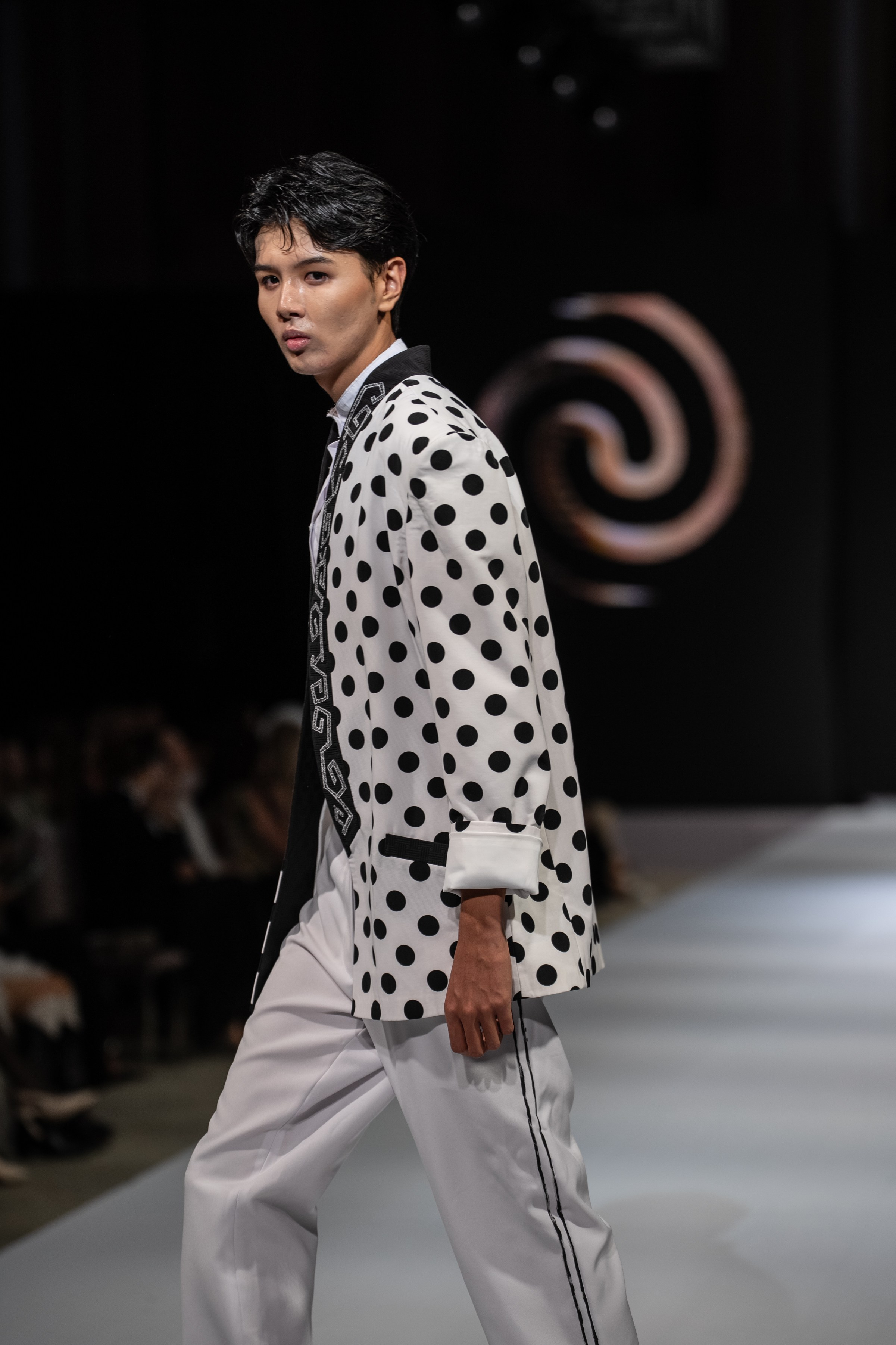 EURASIAN FASHION WEEK Nurasem. Сайт Алматинского НЮ АРТ, будуар и фэшн фотографа Дениса Карпенко