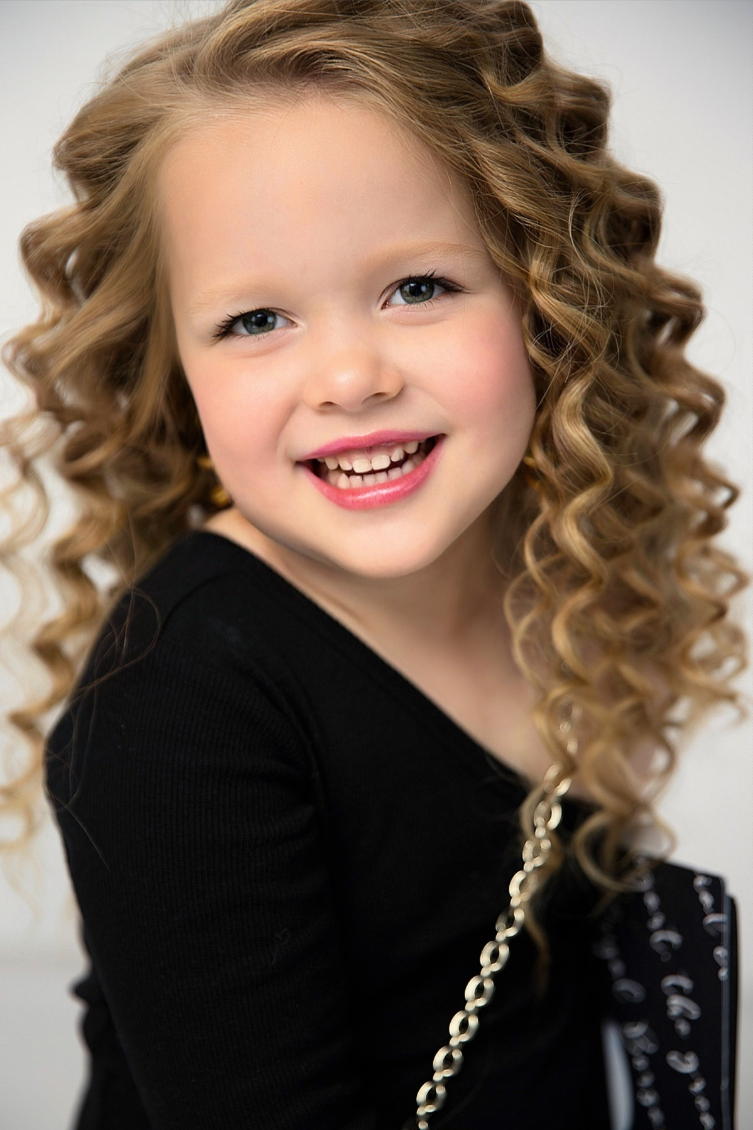 МАЛЫШКА НА МИЛЛИОН. Детский школьный фотограф в Кемерово Зиновьева Екатерина