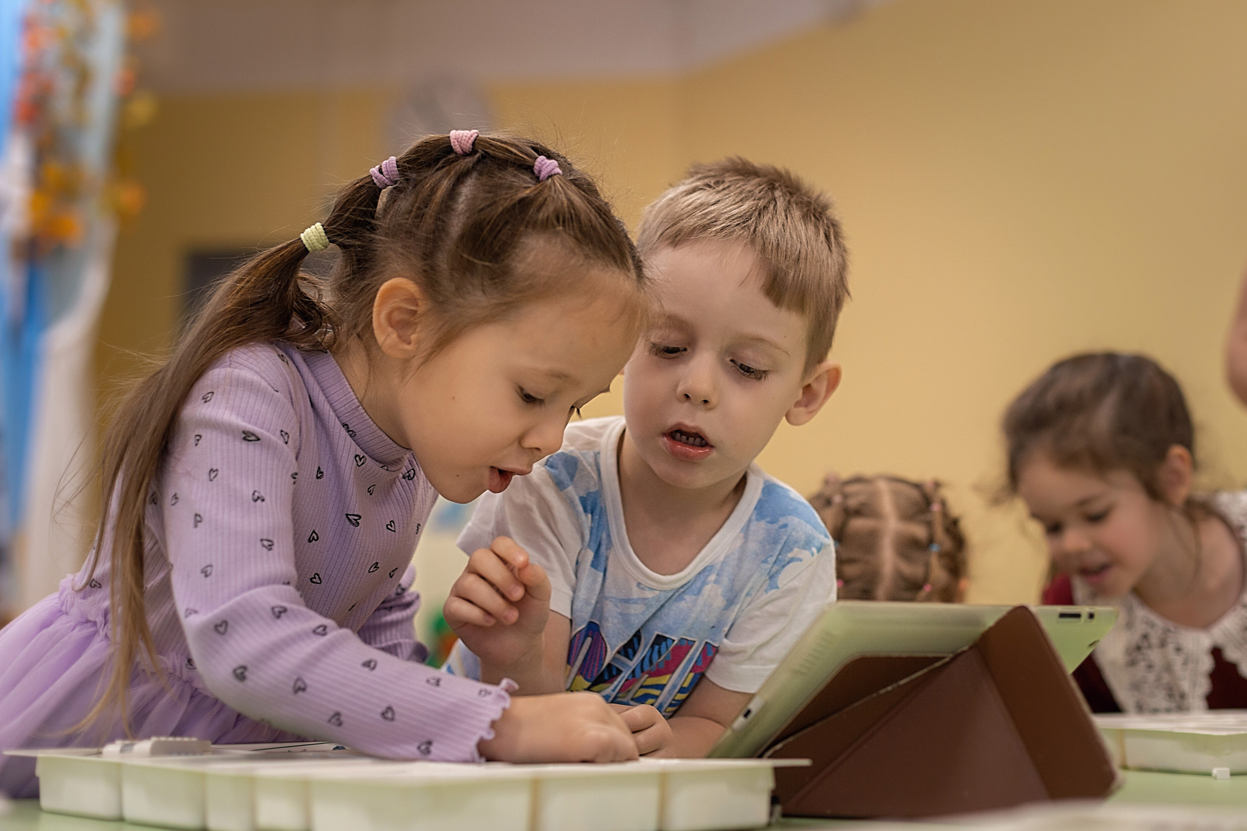 День в саду_ноябрь 2024. Семейный фотограф в Санкт-Петербурге