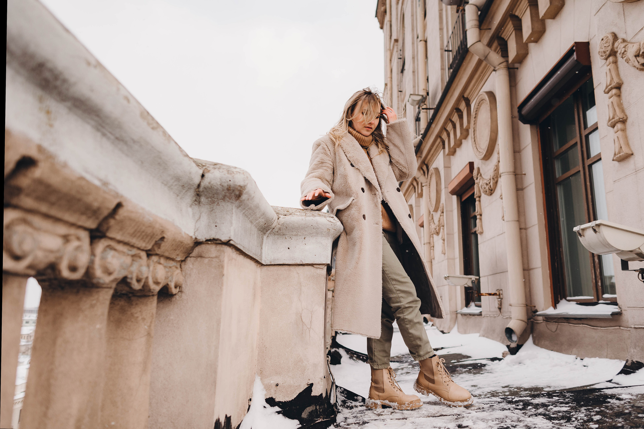 Анастасия на балконе. Портретный фотограф в Минске Анна Волейко