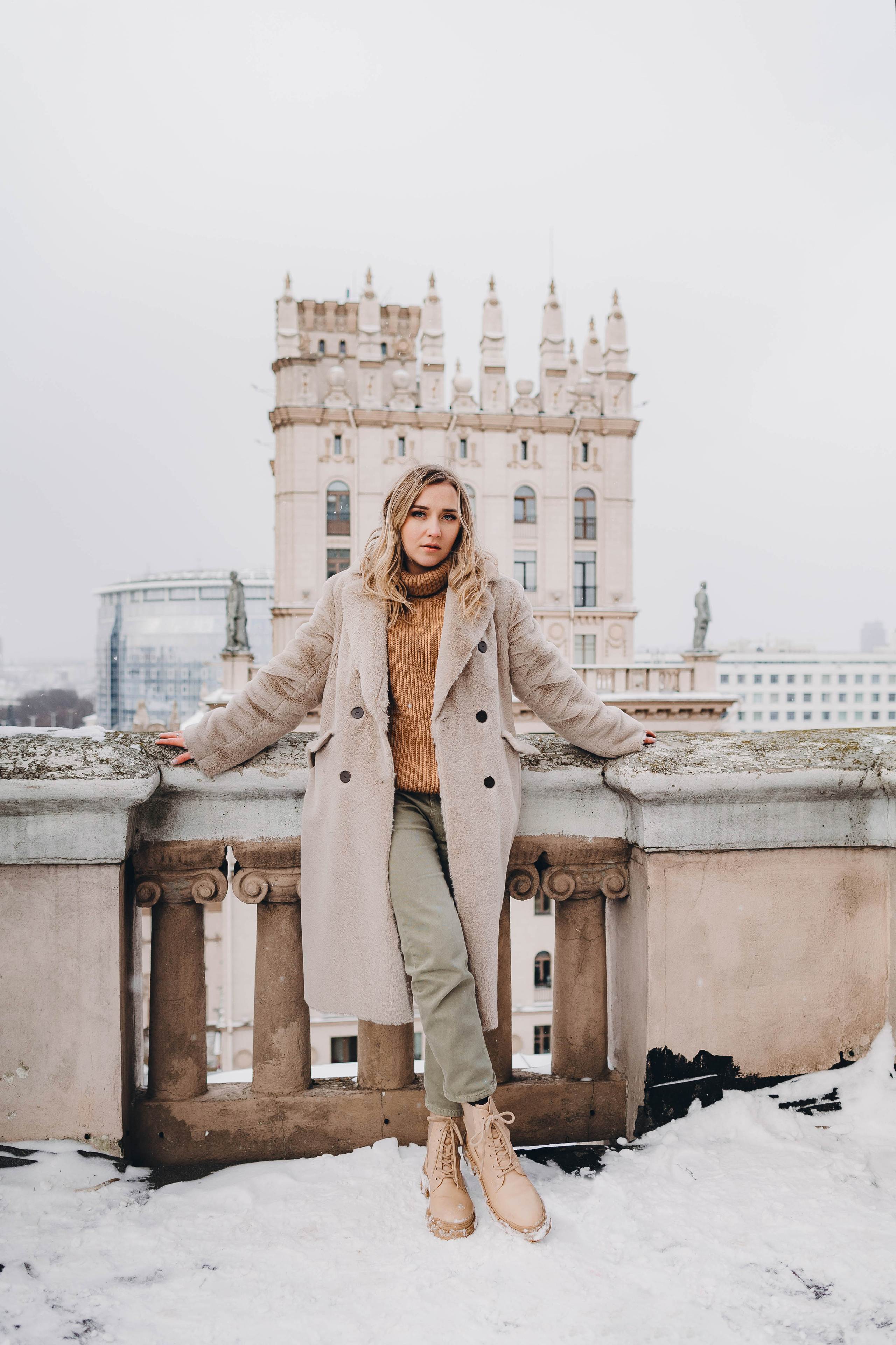 Анастасия на балконе. Портретный фотограф в Минске Анна Волейко