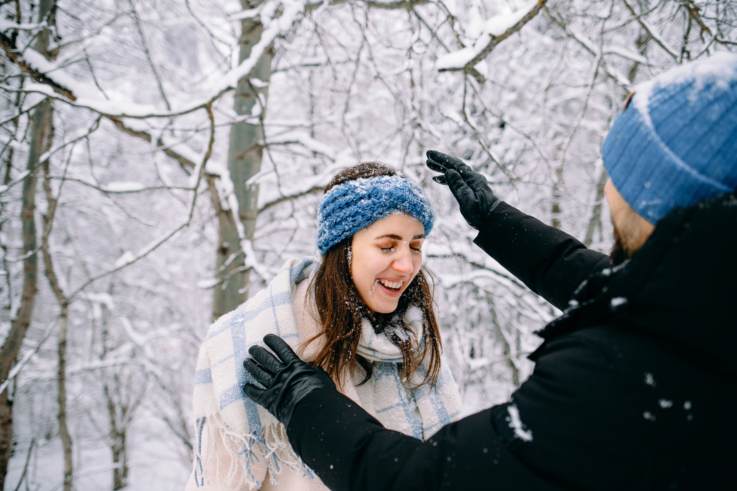 Любовь в заснеженном лесу. Портретный фотограф в Минске Анна Волейко