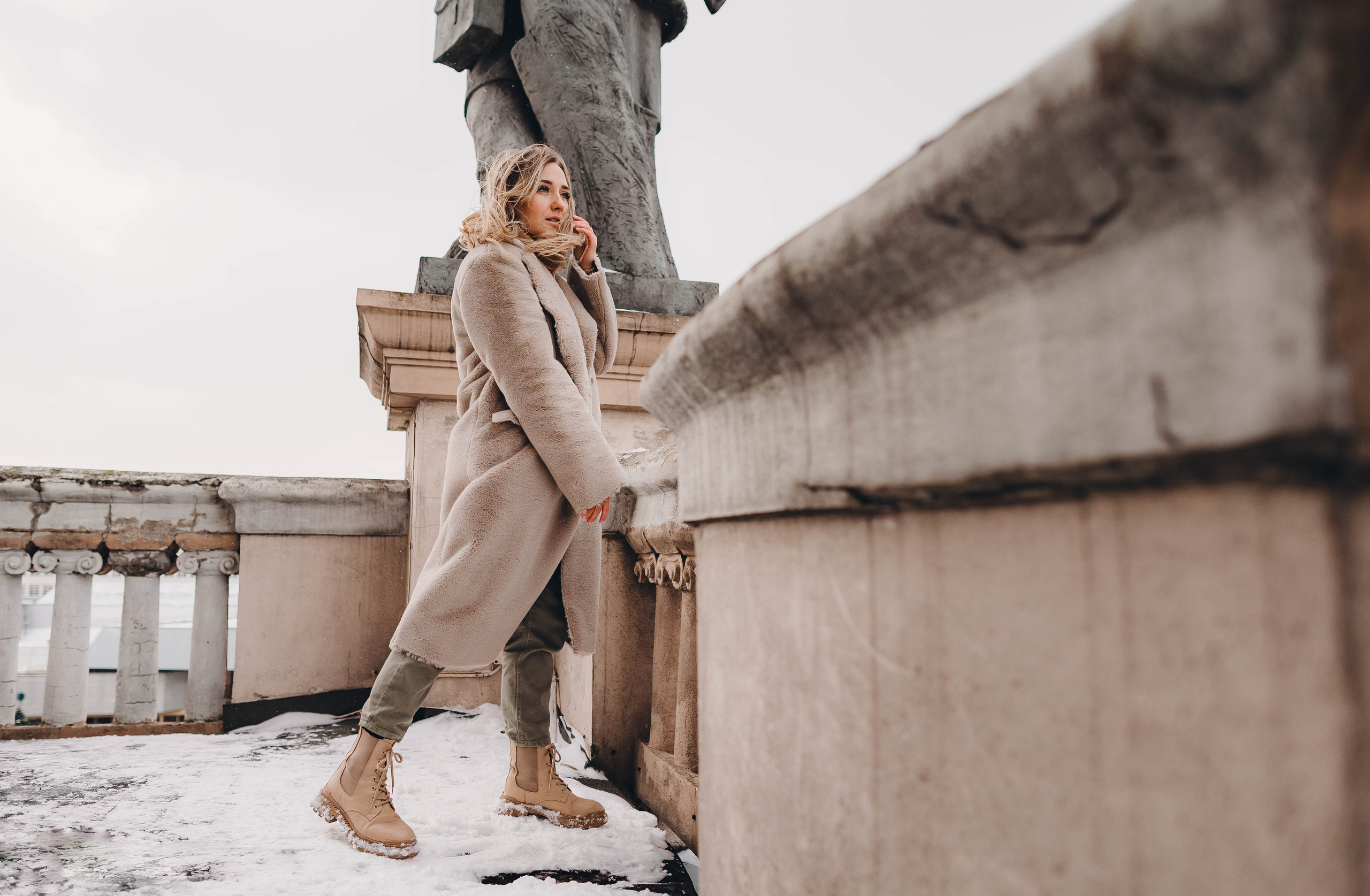 Анастасия на балконе. Портретный фотограф в Минске Анна Волейко
