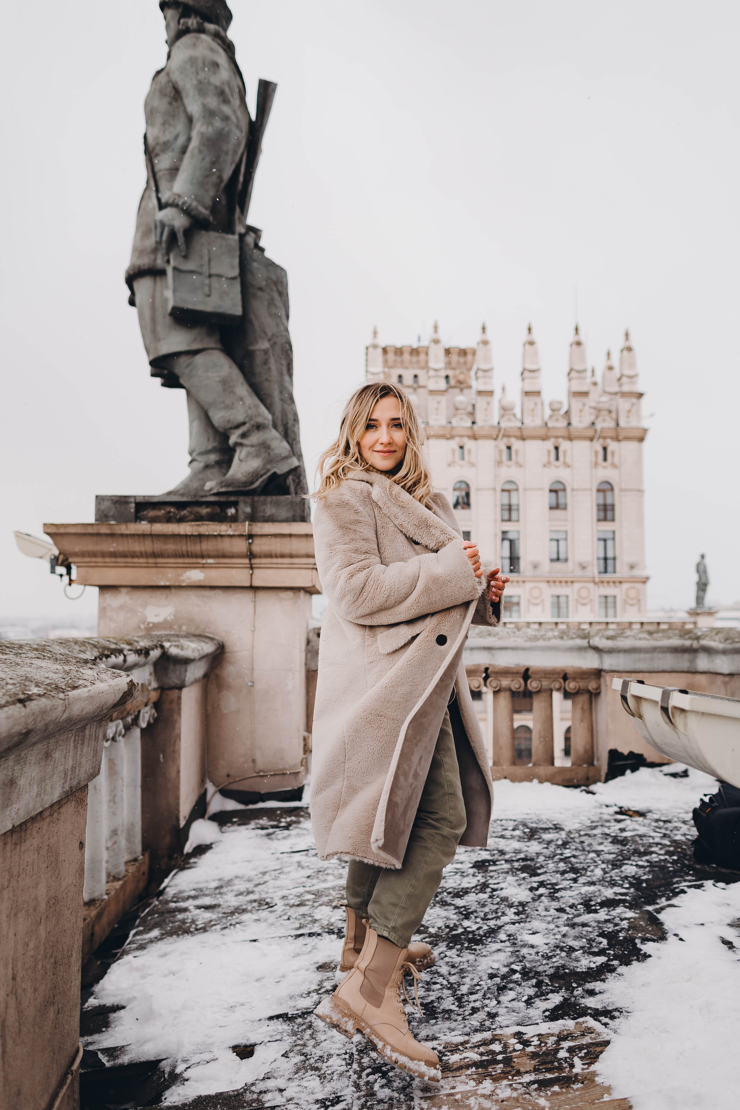 Анастасия на балконе. Портретный фотограф в Минске Анна Волейко