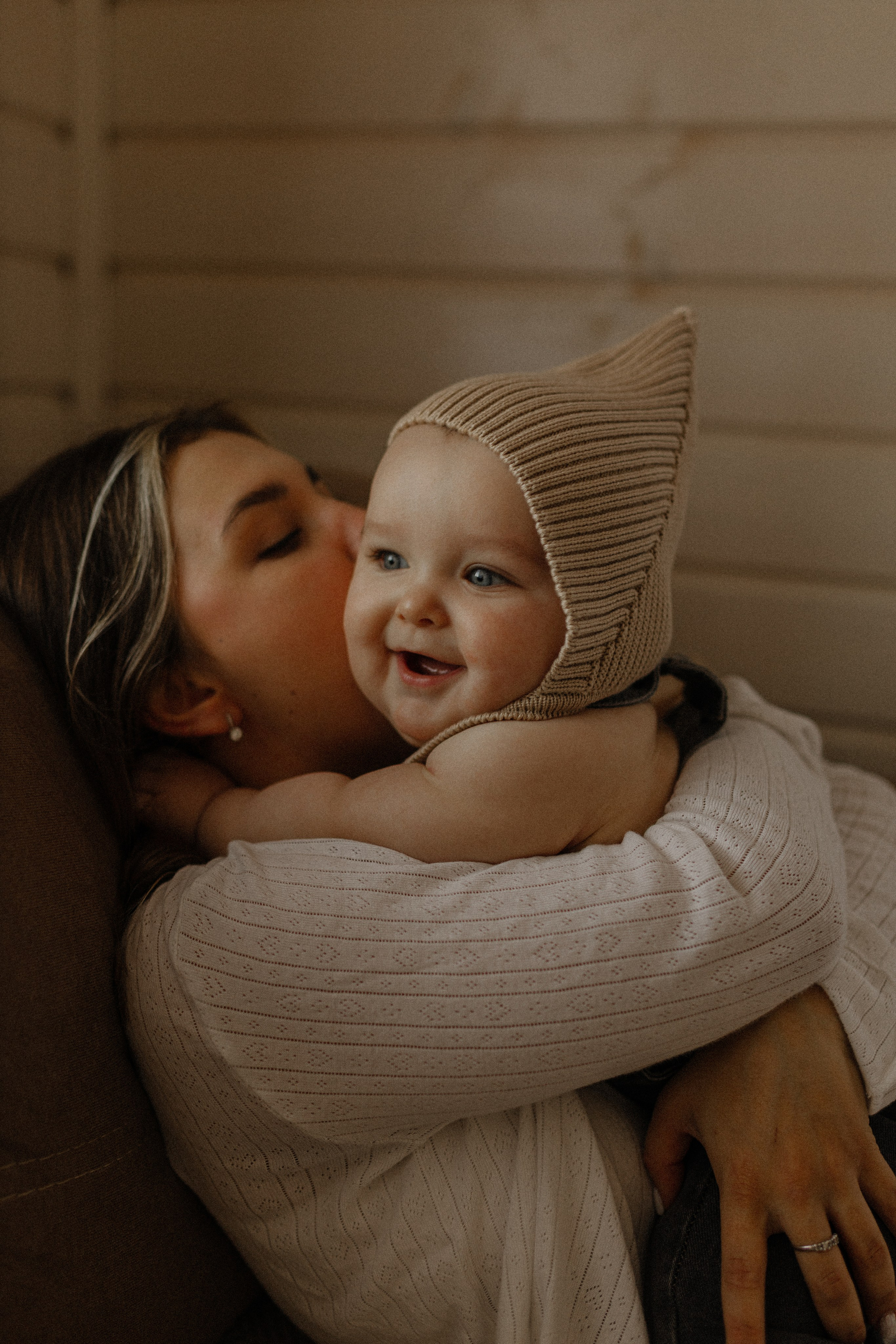 Яна и Тимофей. Домашняя съёмка. Семейный фотограф Тихвин, Санкт-Петербург и ЛО
