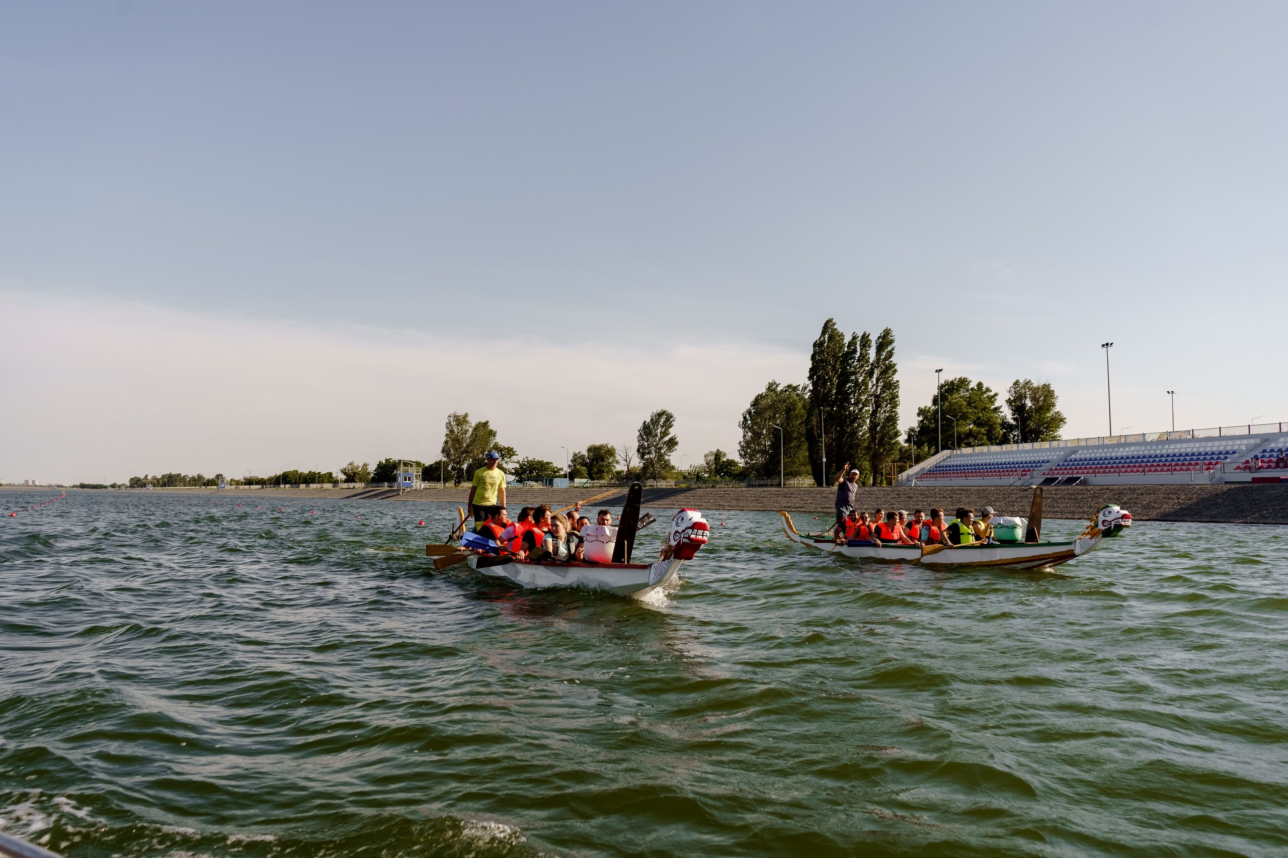 Соревнования на лодках-драконах. Студия событий ДЕЙЗИ. Организация мероприятий. Свадебное агентство в Ростове-на-Дону. Свадебный организатор. Организация свадьбы под ключ