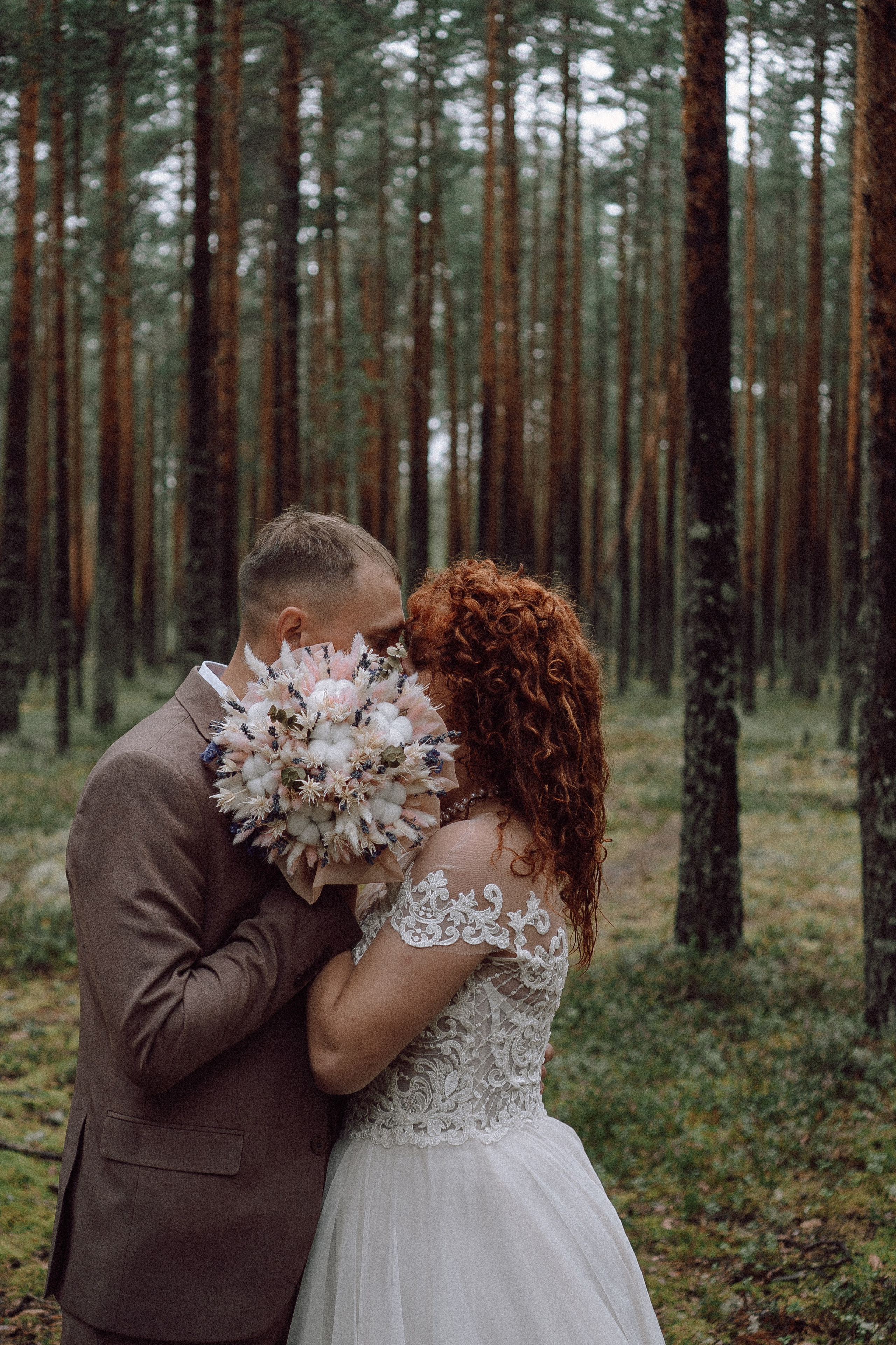 СВАДЕБНАЯ ФОТОСЕССИИЯ ПАРЫ В ГОРОДЕ ПРИОЗЕРСК В СОСНОВОМ ЛЕСУ И С ПИКАПОМ. Профессиональный фотограф, Санкт-Петербург — Виктория Богомолова