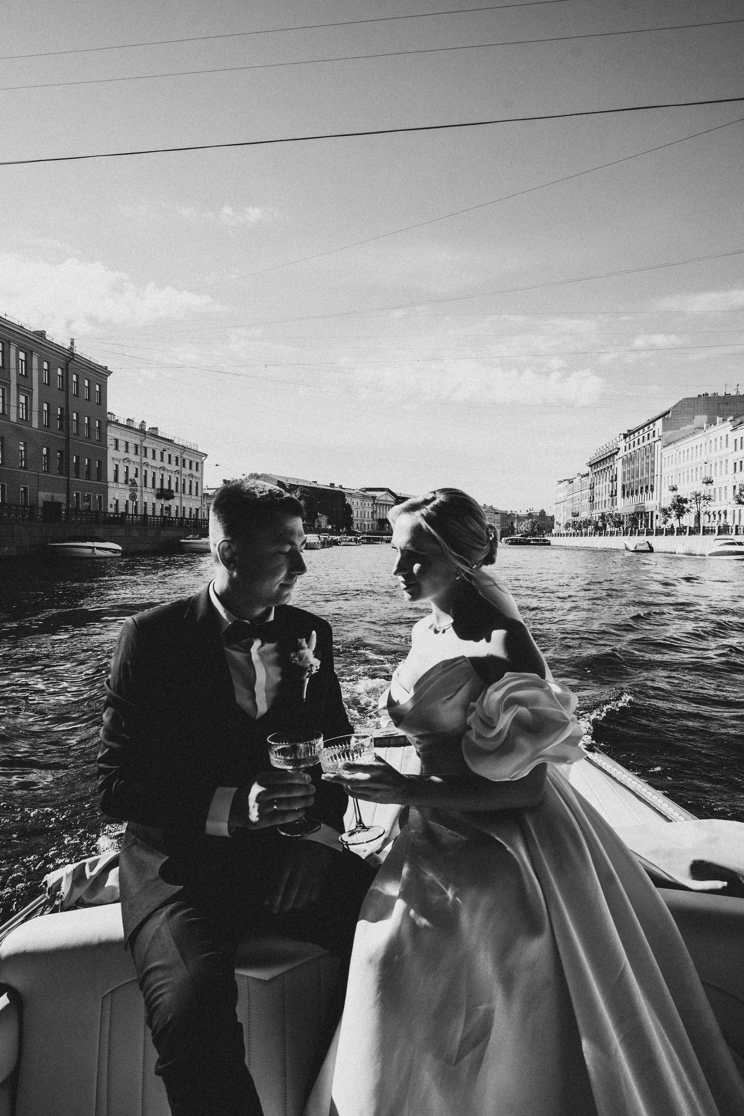 СВАДЕНБНАЯ СЬЕМКА НА КАТЕРЕ ПО КАНАЛАМ САНКТ-ПЕТЕРБУРГА И В АКВАТОРИИ НЕВЫ. Профессиональный фотограф, Санкт-Петербург — Виктория Богомолова