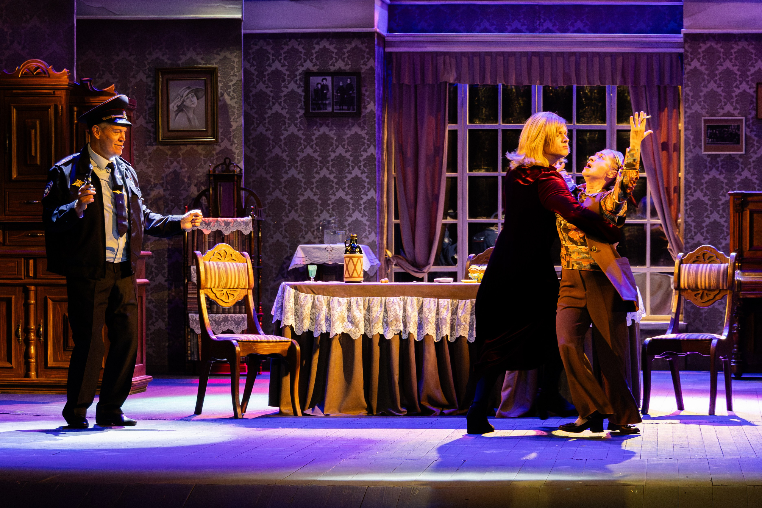 Театр Юного Зрителя «Отчаянные Тетки». Фотограф Марк Файзулин