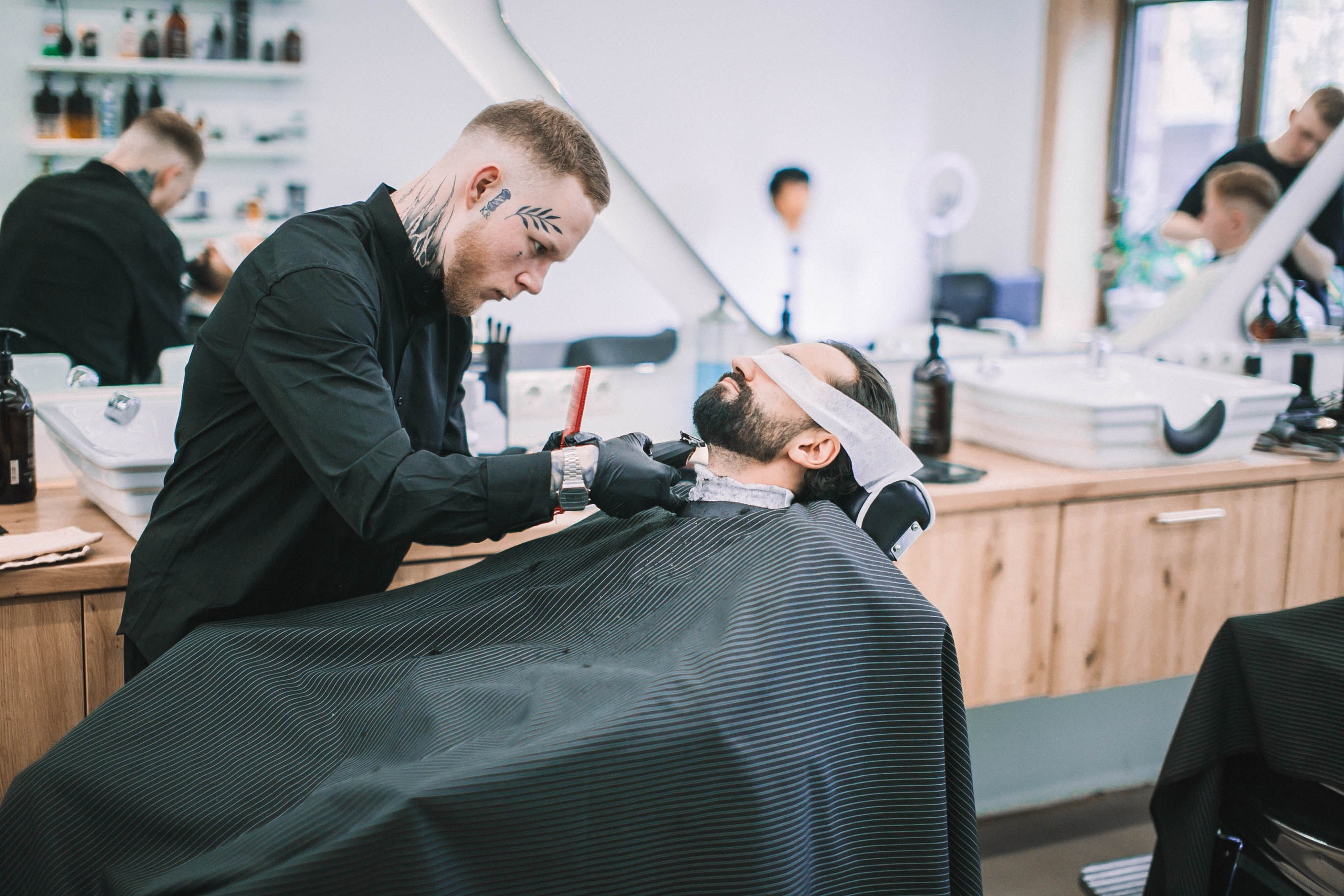 Реклама барбершопа Hardy`s. Главная