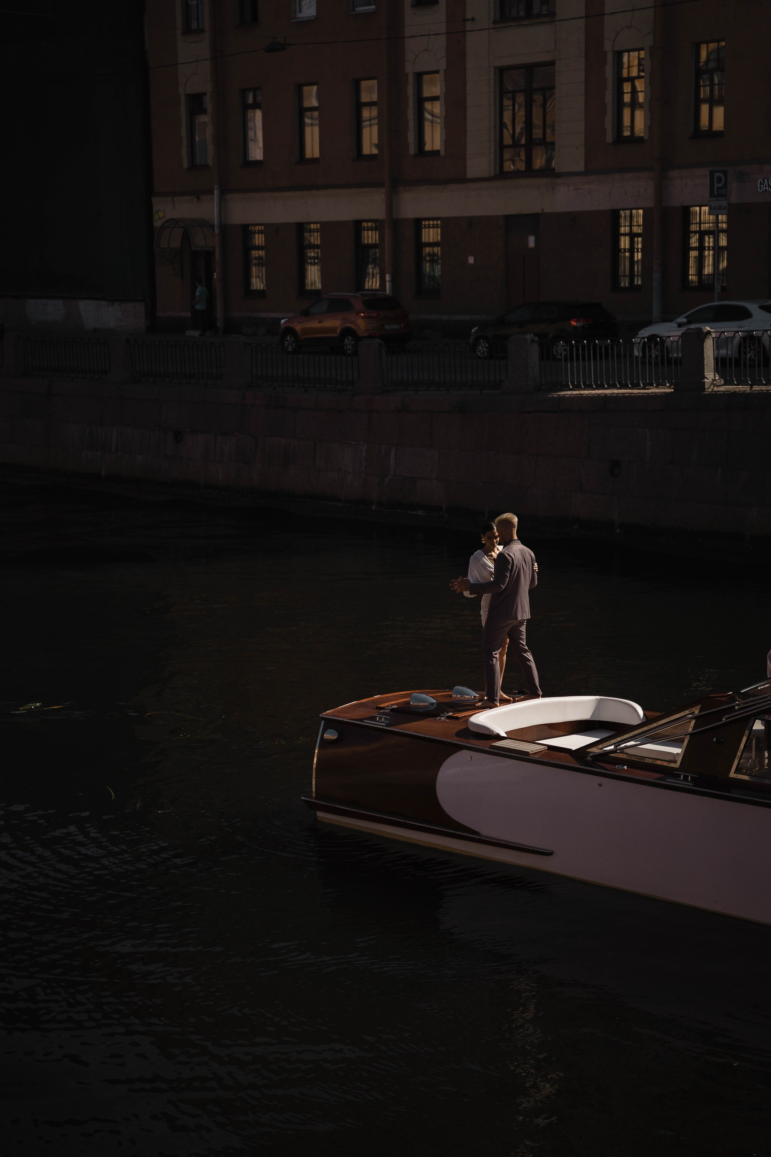 Прогулка на катере. Свадебный фотограф Казань Анастасия Доле