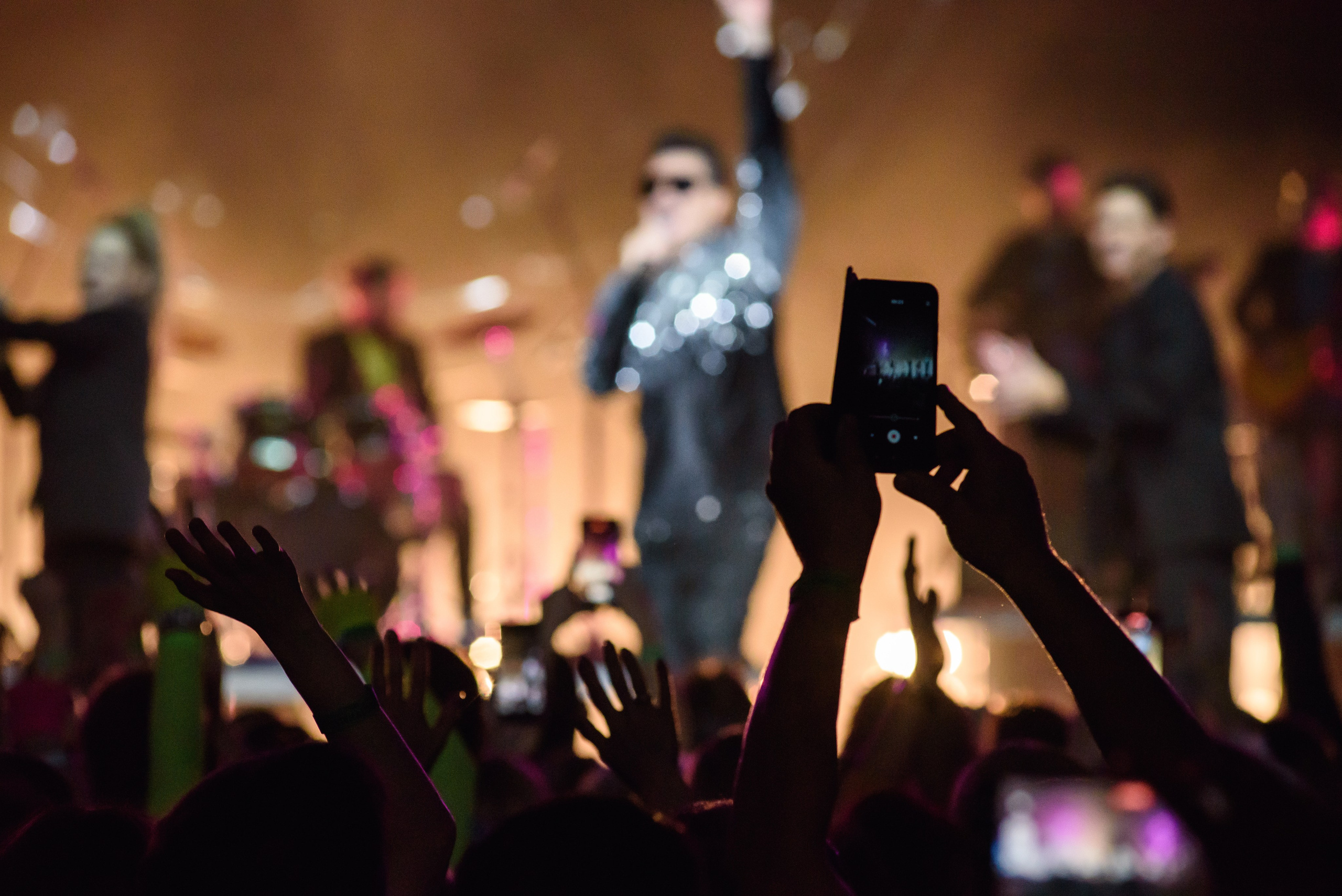 Дискотека 80-90-2000х — «Имена на все времена», Крокус Сити Холл. Бренд-фотограф для экспертов и блогеров в Москве Влада Горбовская