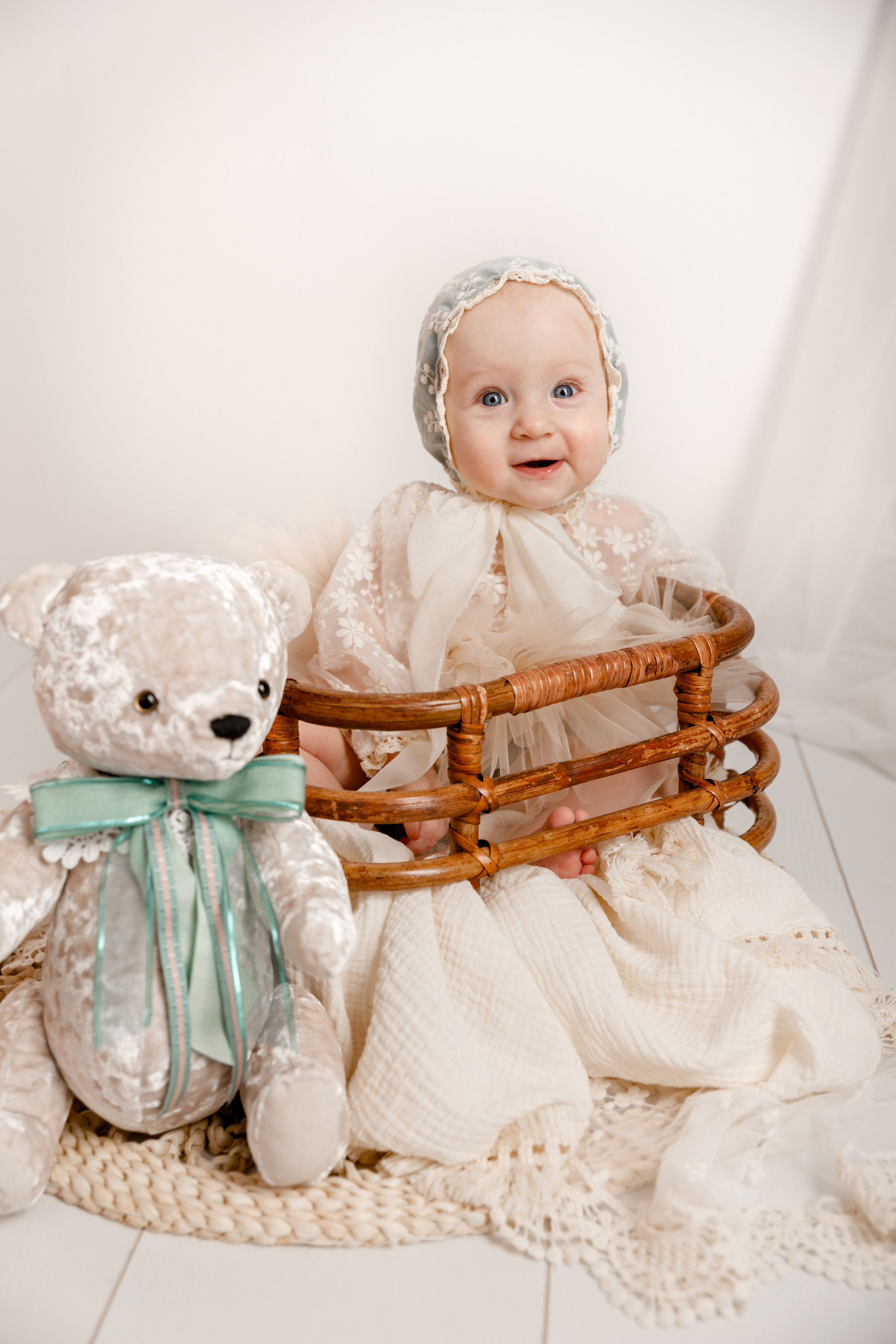 Малыши от 2 до 12 месяцев. Детский фотограф Сургут Надежда Фриз