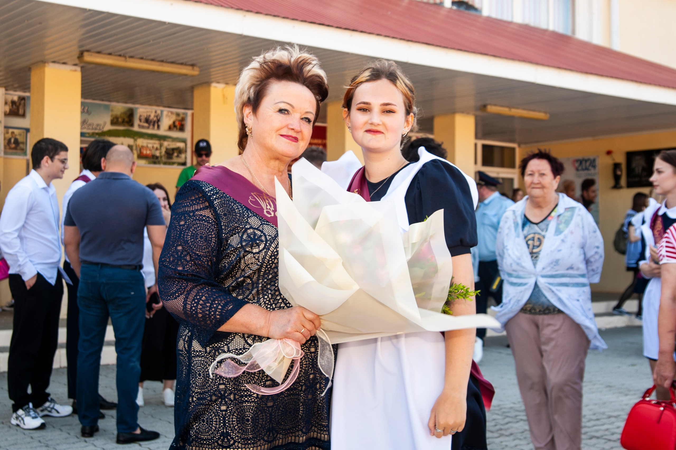 Последний Звонок МАОУ СОШ № 17 им. Эдуарда Есаяна — Архипо-Осиповка. Свадебный и семейный фотограф Денис Лукьянов в Краснодаре, Краснодарском крае и Республике Крым