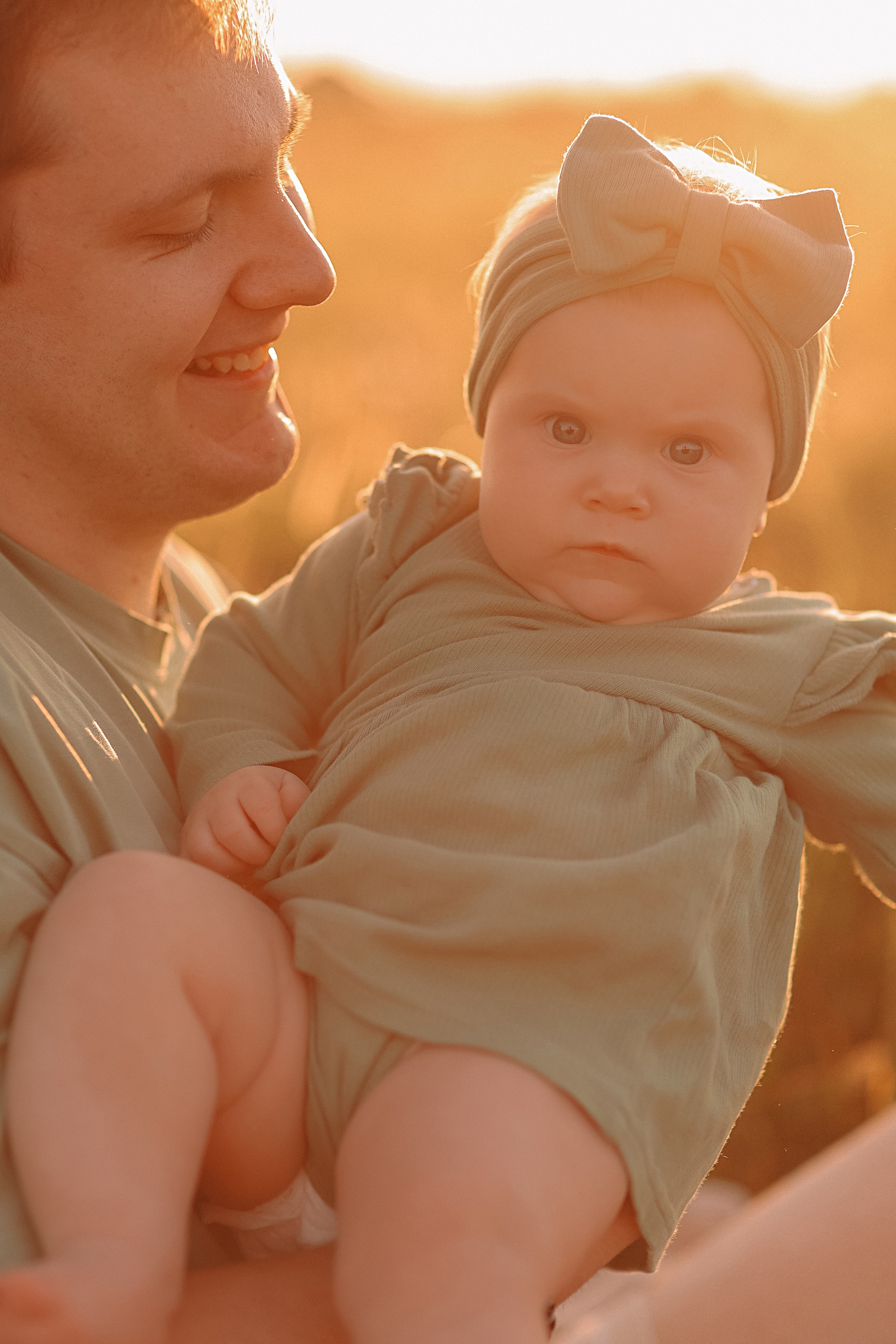 Закатное поле семейная. Семейный фотограф Тюмень, фотограф на роды Салмина Мария