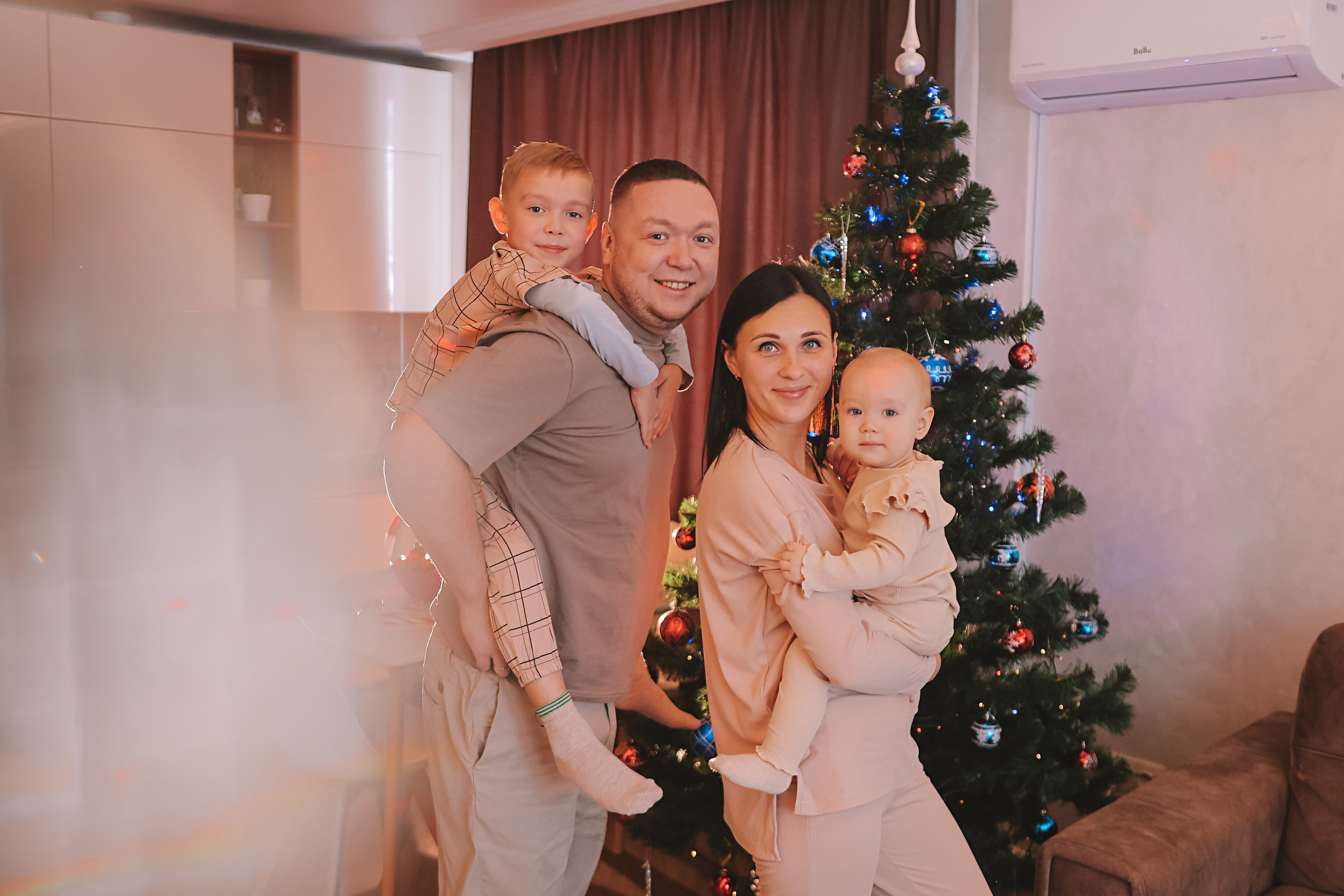 Дома. Семейный фотограф Тюмень, фотограф на роды Салмина Мария