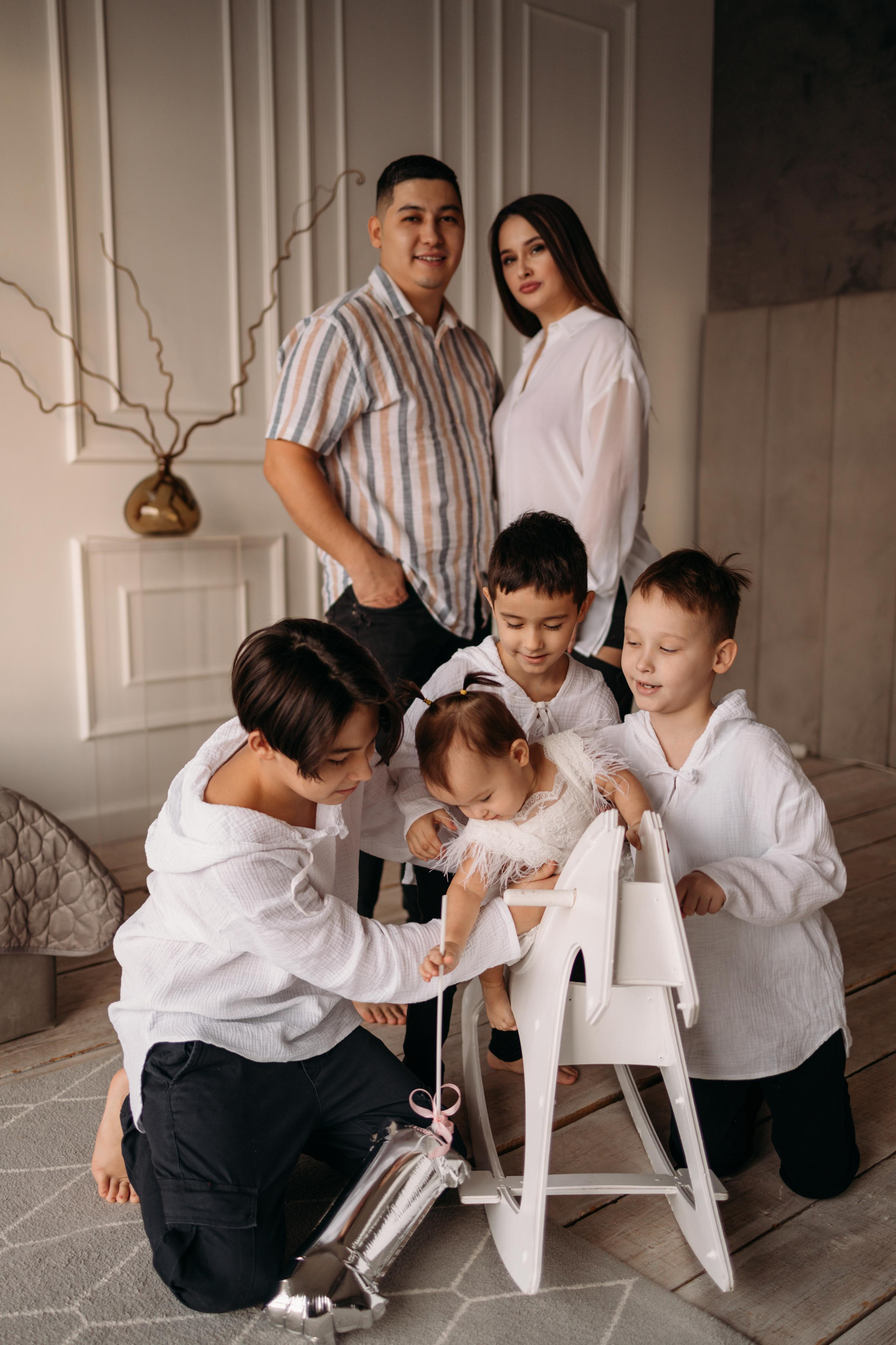 Бакиевы. Меня зовут Сабина, и я ваш фотограф