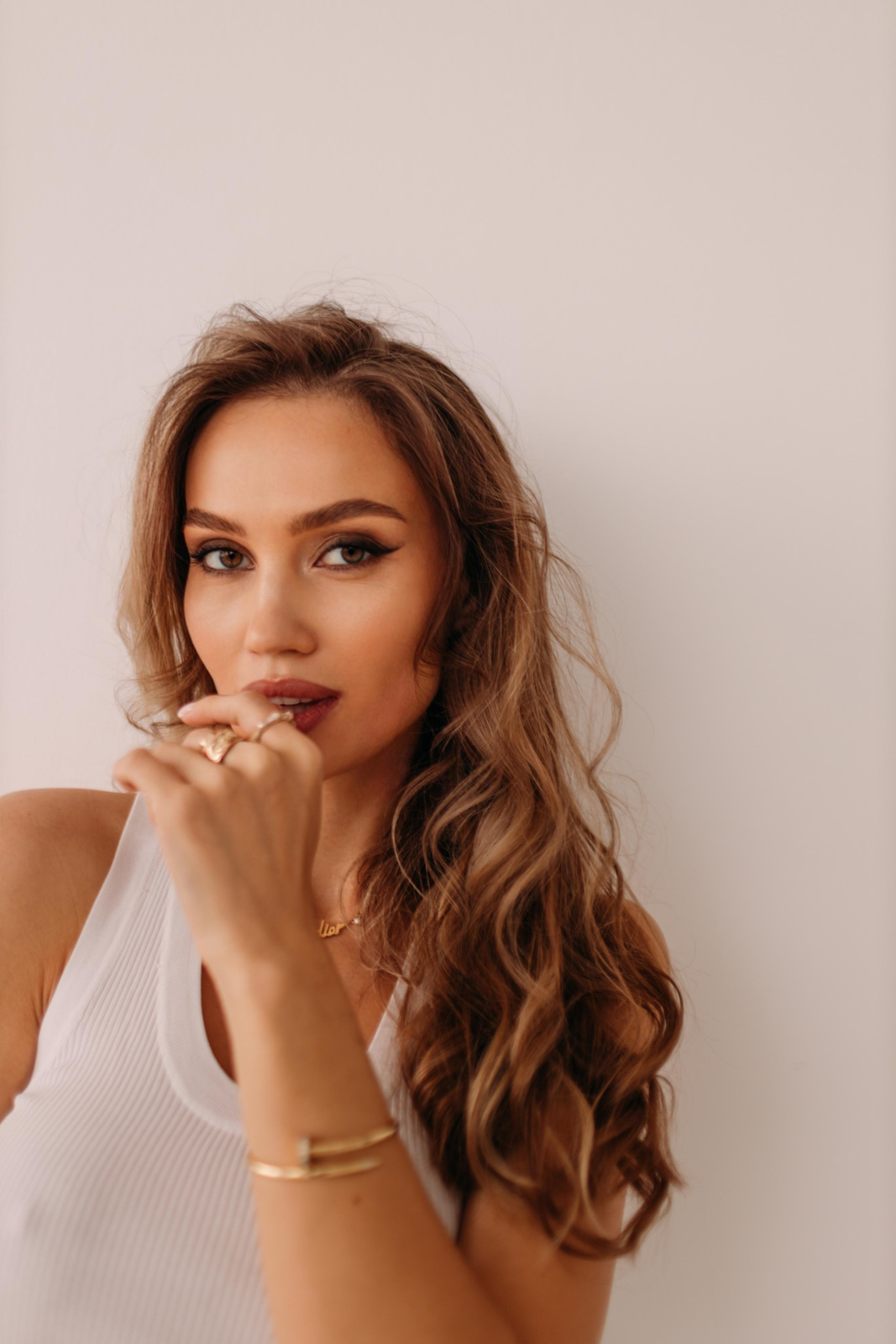 Sasha. Меня зовут Сабина, и я ваш фотограф