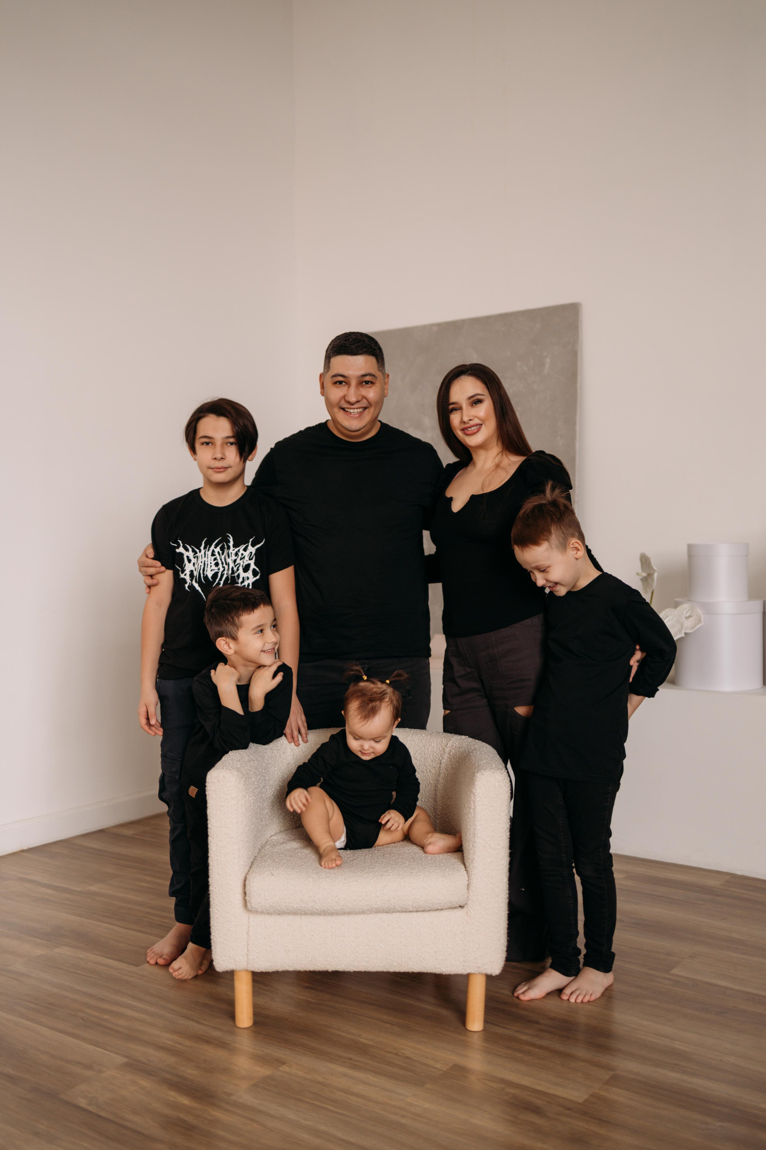 Бакиевы. Меня зовут Сабина, и я ваш фотограф