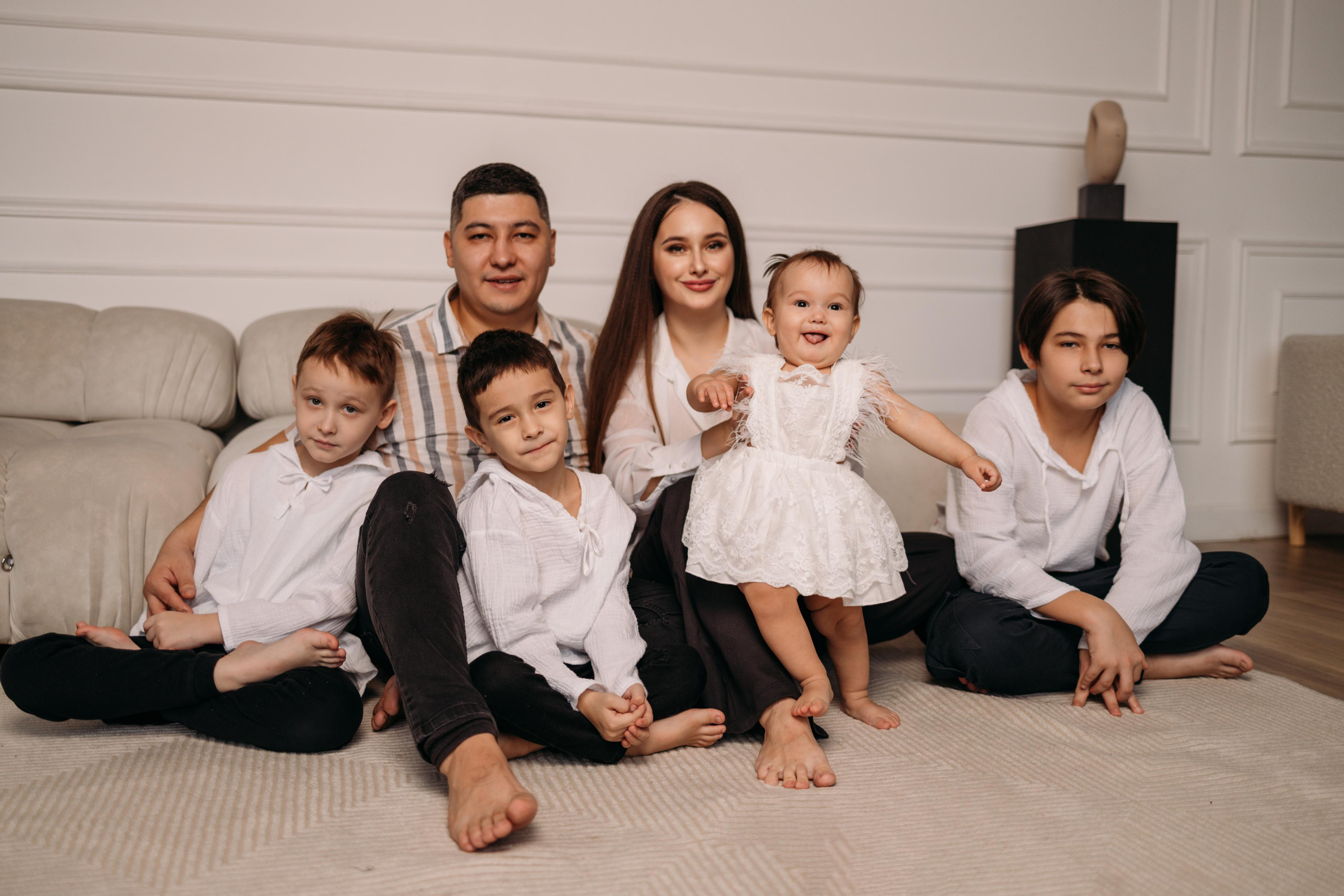 Бакиевы. Меня зовут Сабина, и я ваш фотограф