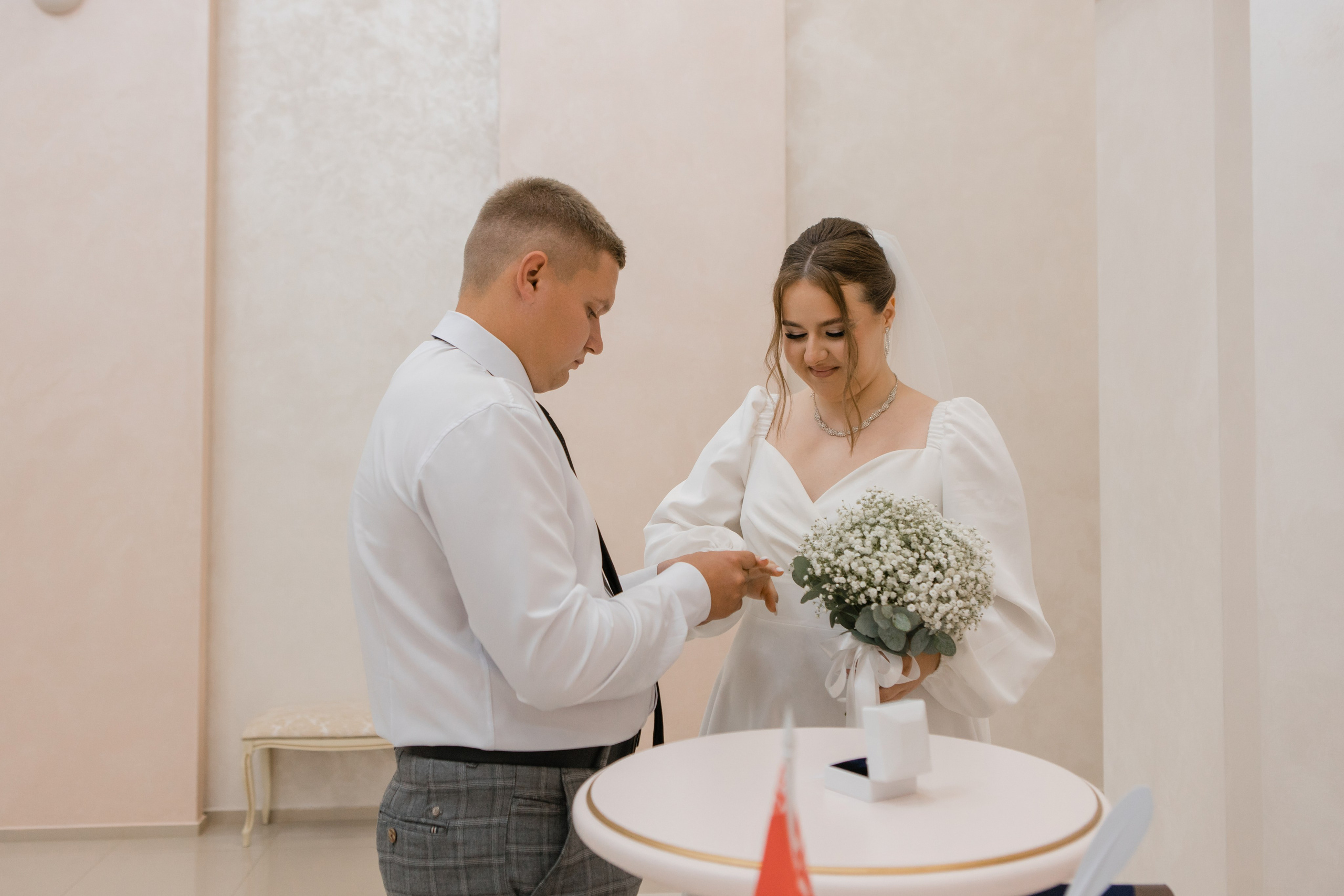 Отдел ЗАГС Администрации Московского района. Видеосъемка и фотосъемка свадеб. Фотограф и оператор на свадьбу. Видеосъемка подкастов, собственная видео-фотостудии. Предметная фотосъемка