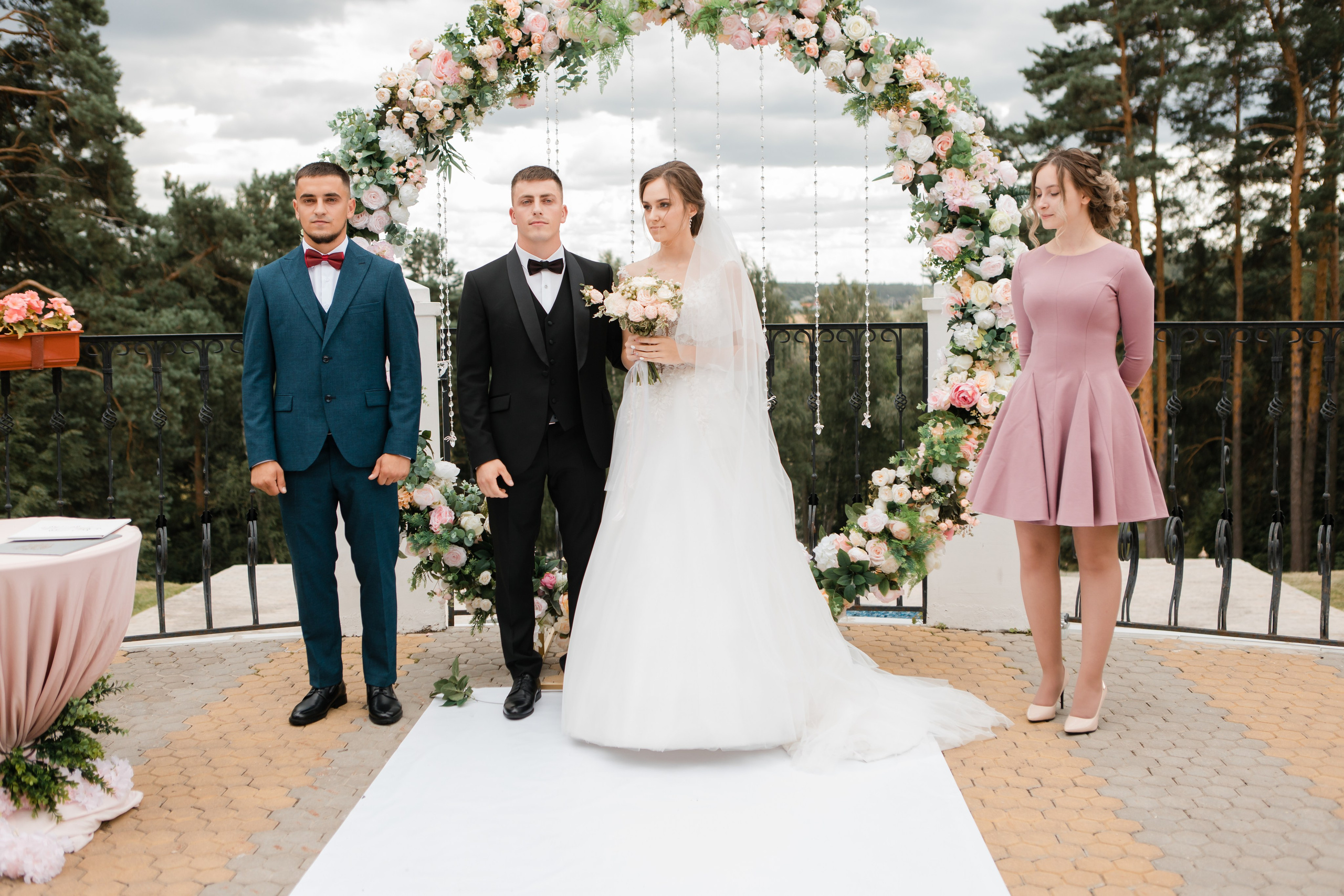 Свадебная фотосъемка Михаила и Ольги. День нашей свадьбы. Видеосъемка и фотосъемка свадеб. Фотограф и оператор на свадьбу. Видеосъемка подкастов, собственная видео-фотостудии. Предметная фотосъемка