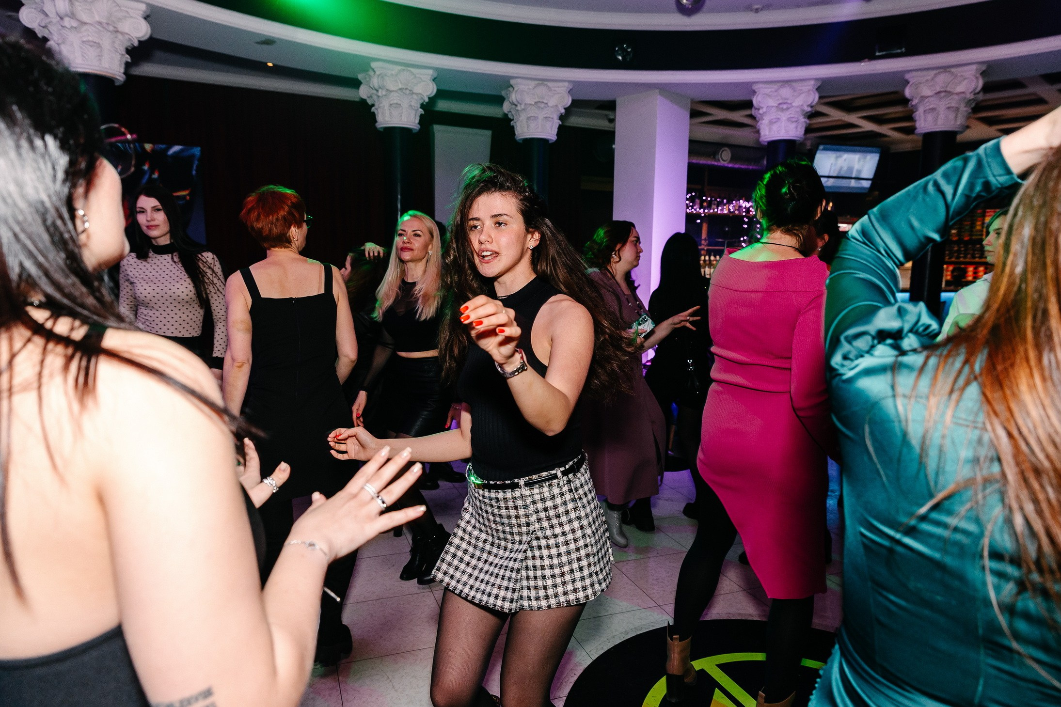 8 марта в лаунж-баре Major 2024. Свадебный, семейный и детский фотограф в Калининграде Елена Кравцова