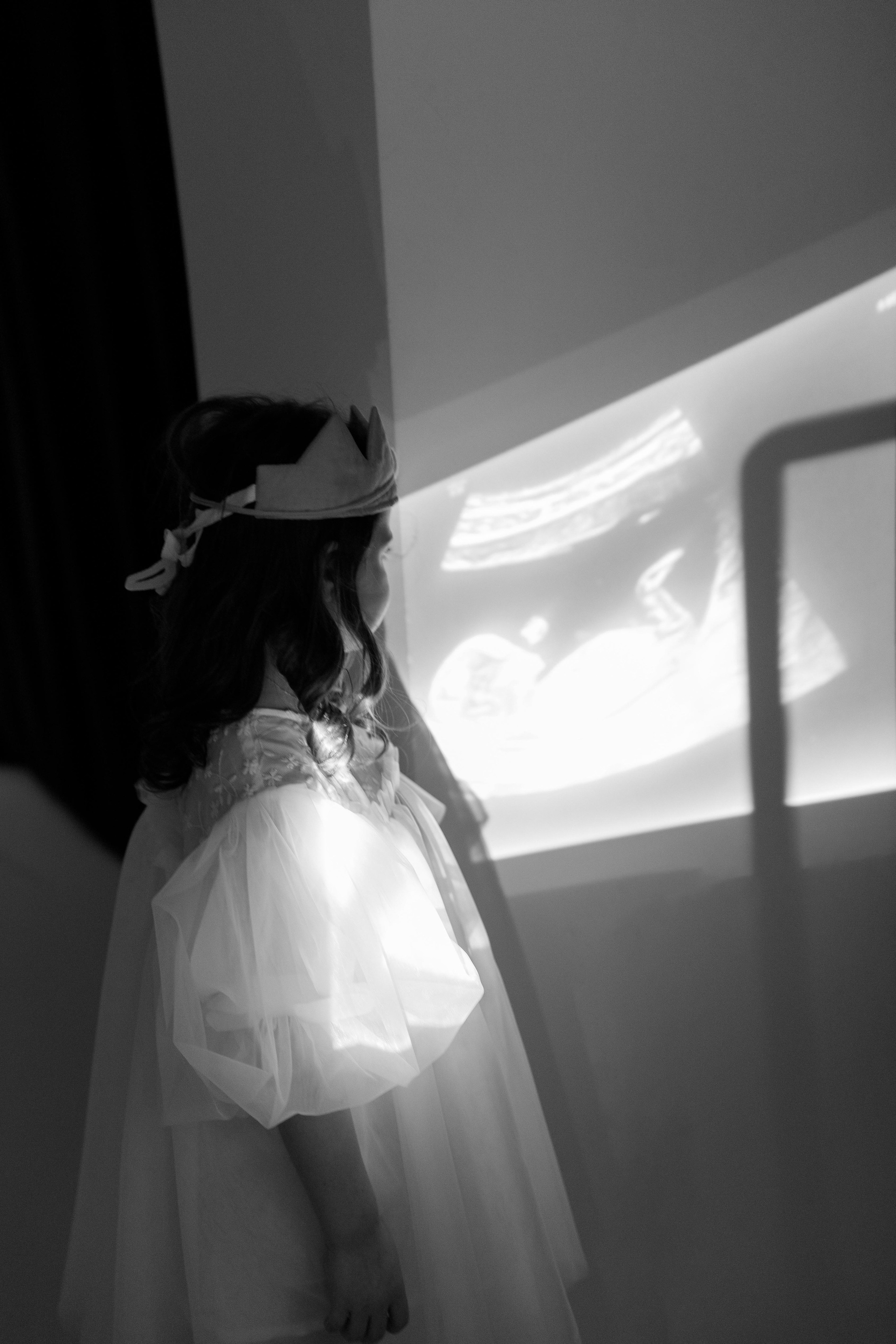 Фотосессия беременности в студии с проектором. Фотограф Александра Сыщенко