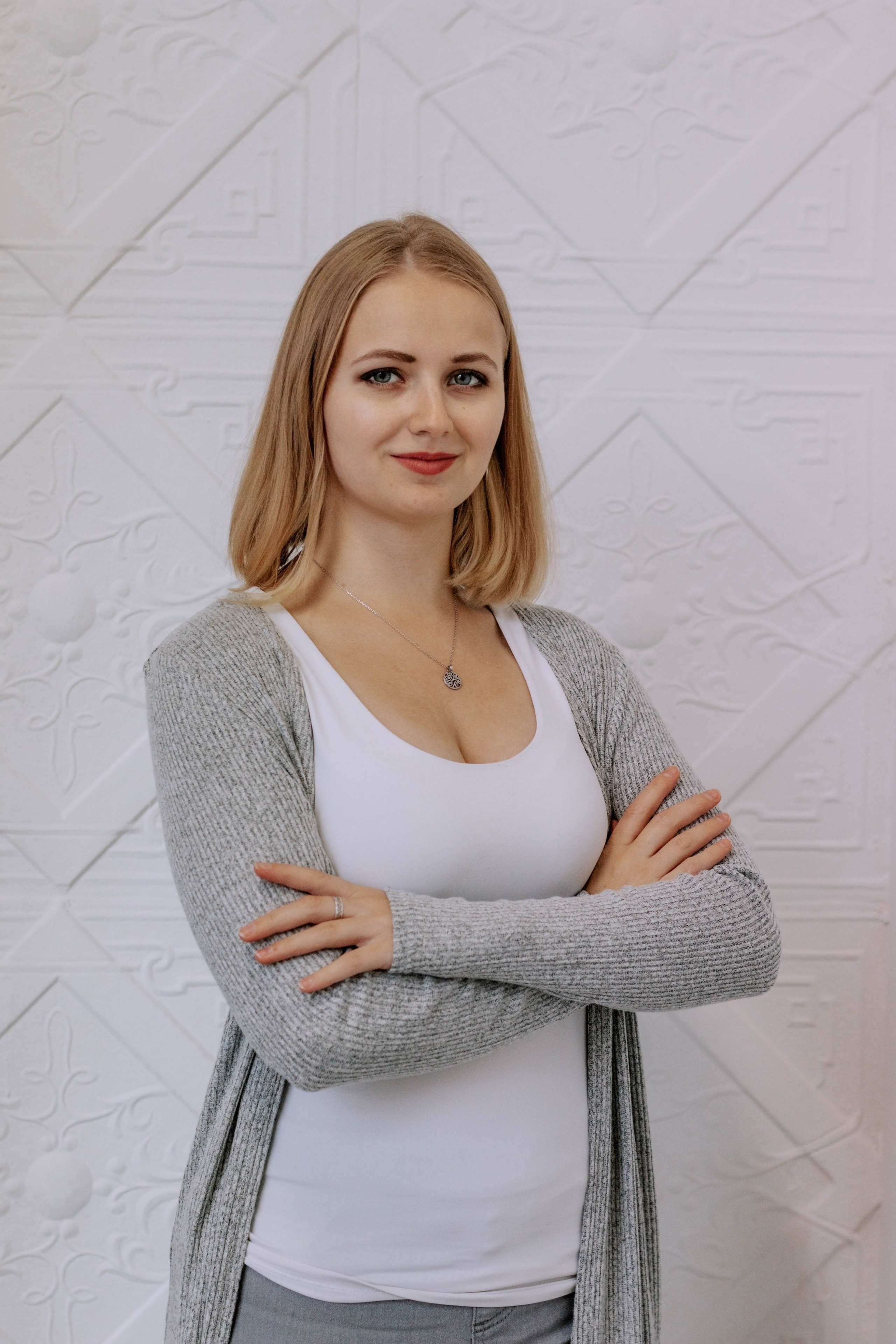 Алиса — Ароматерапевт. Бережно сохраняю ваши чувства и истории на своих фотографиях