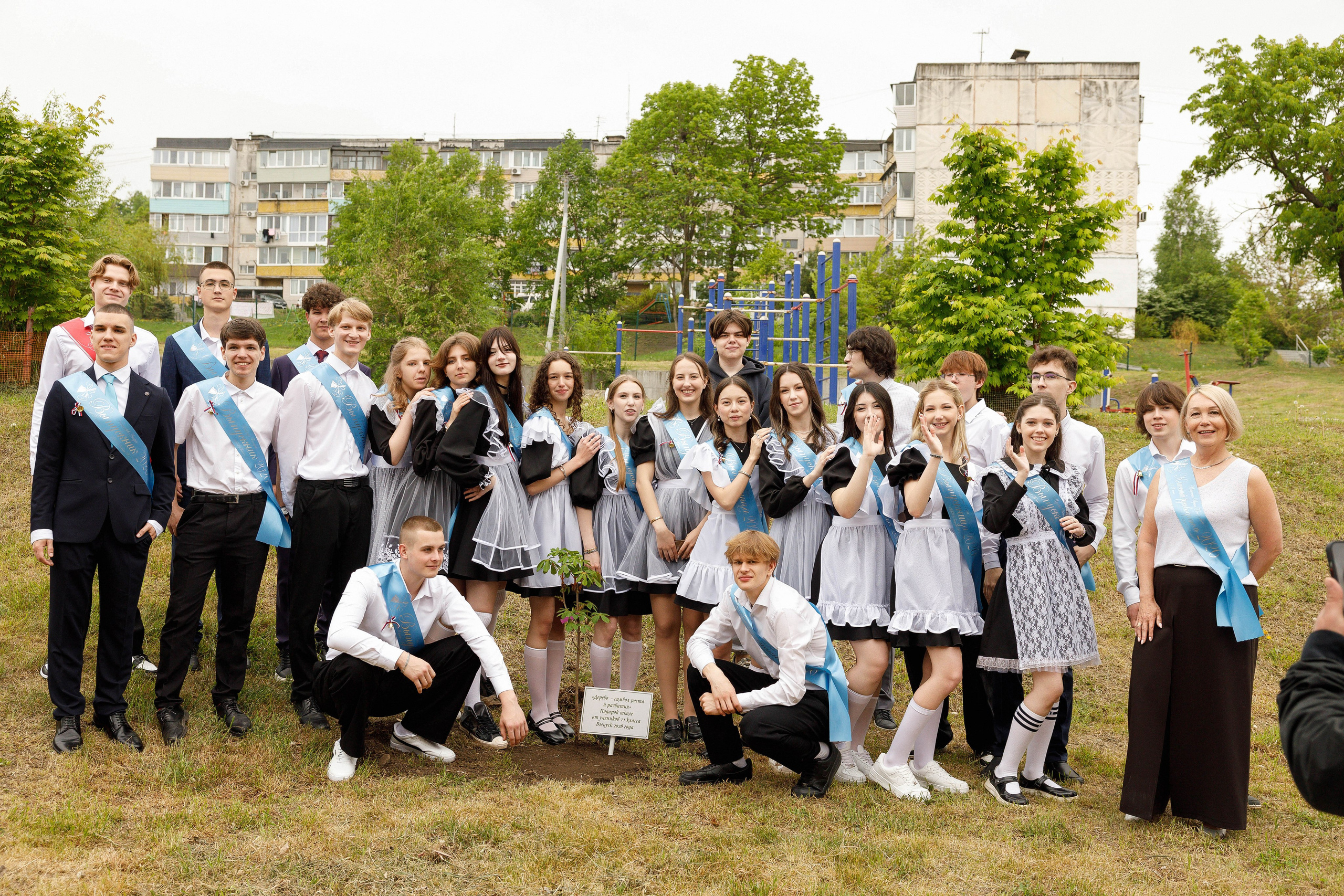Последний звонок Гимназия Артем. Photoalbum-vl.ru
