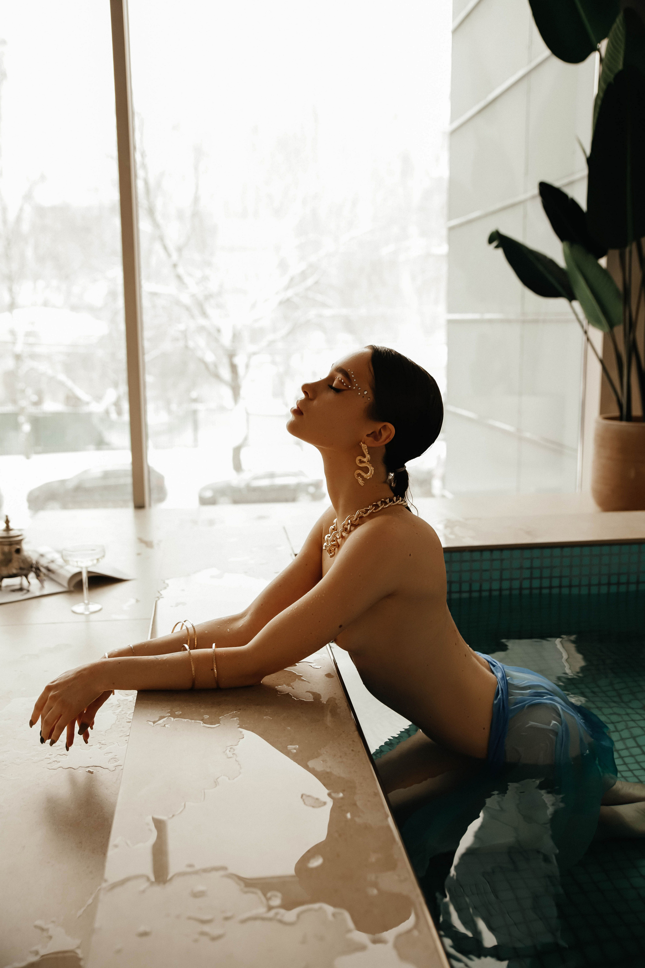 Женская фотосессия в бассейне в Москве. Свадебный и семейный фотограф в Москве