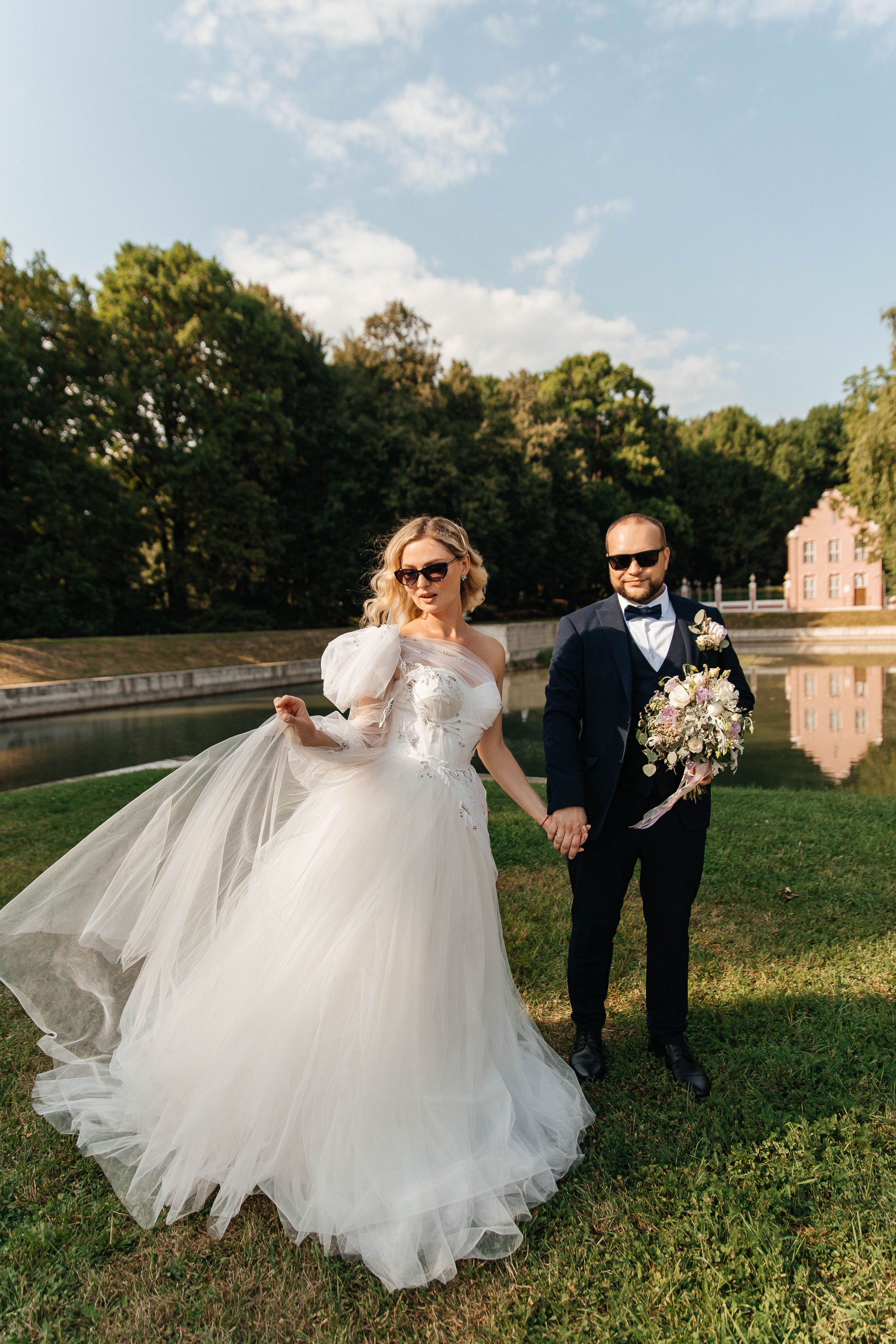 Свадебная фотосессия в Усадьбе Кусково. Свадебный и семейный фотограф в Москве