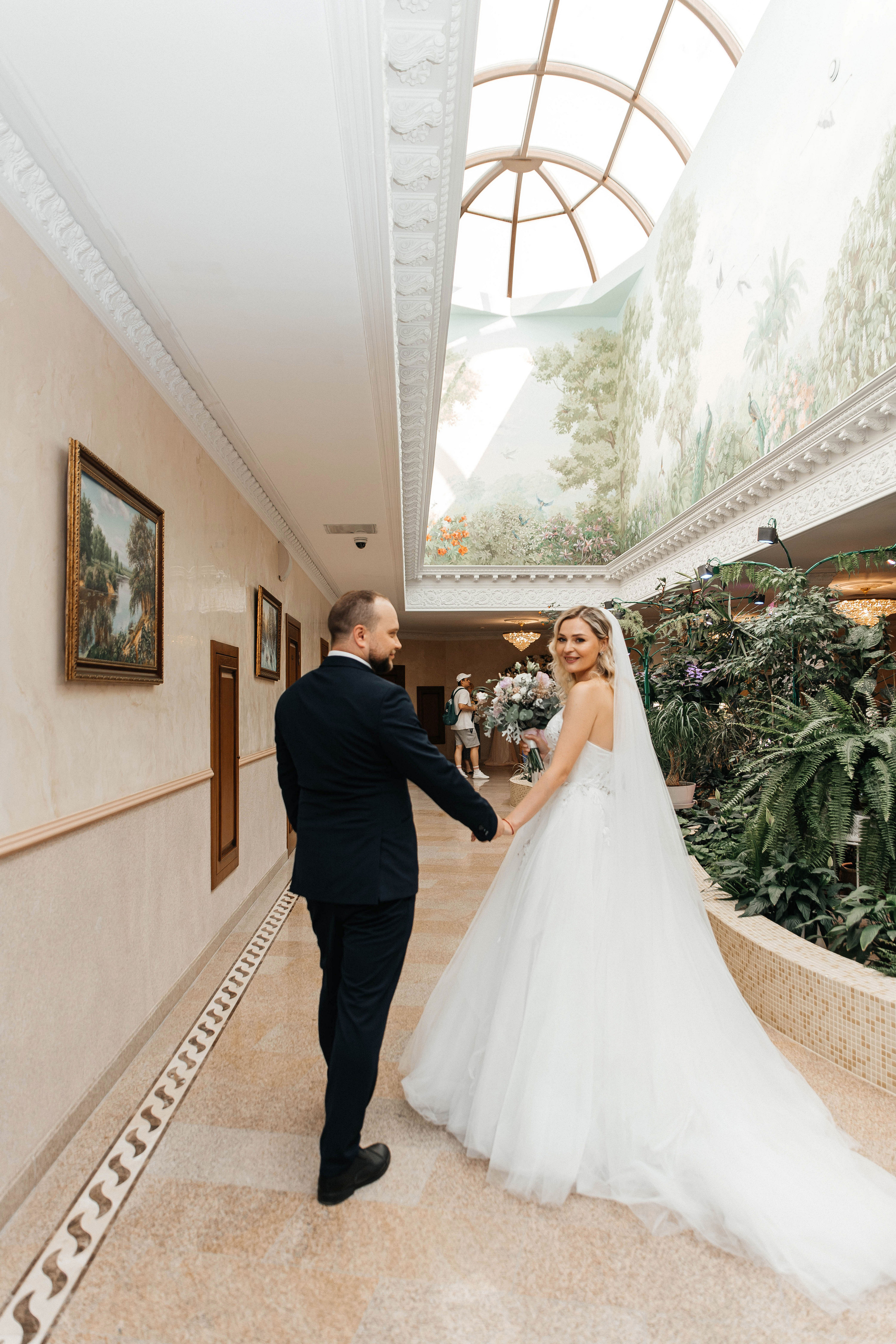 Свадебная фотосессия в Усадьбе Кусково. Свадебный и семейный фотограф в Москве