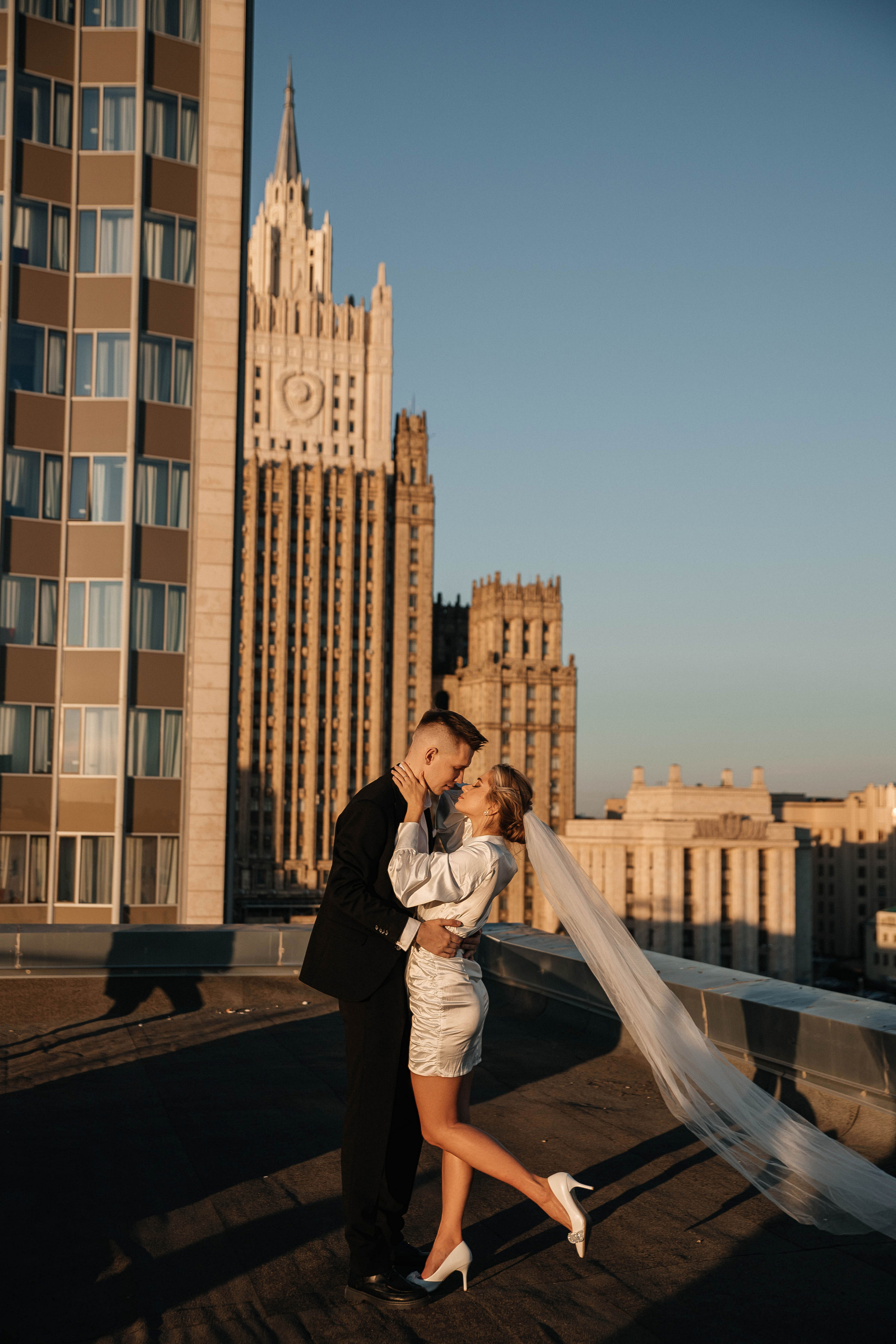 Свадебная фотосессия на крыше. Свадебный и семейный фотограф в Москве