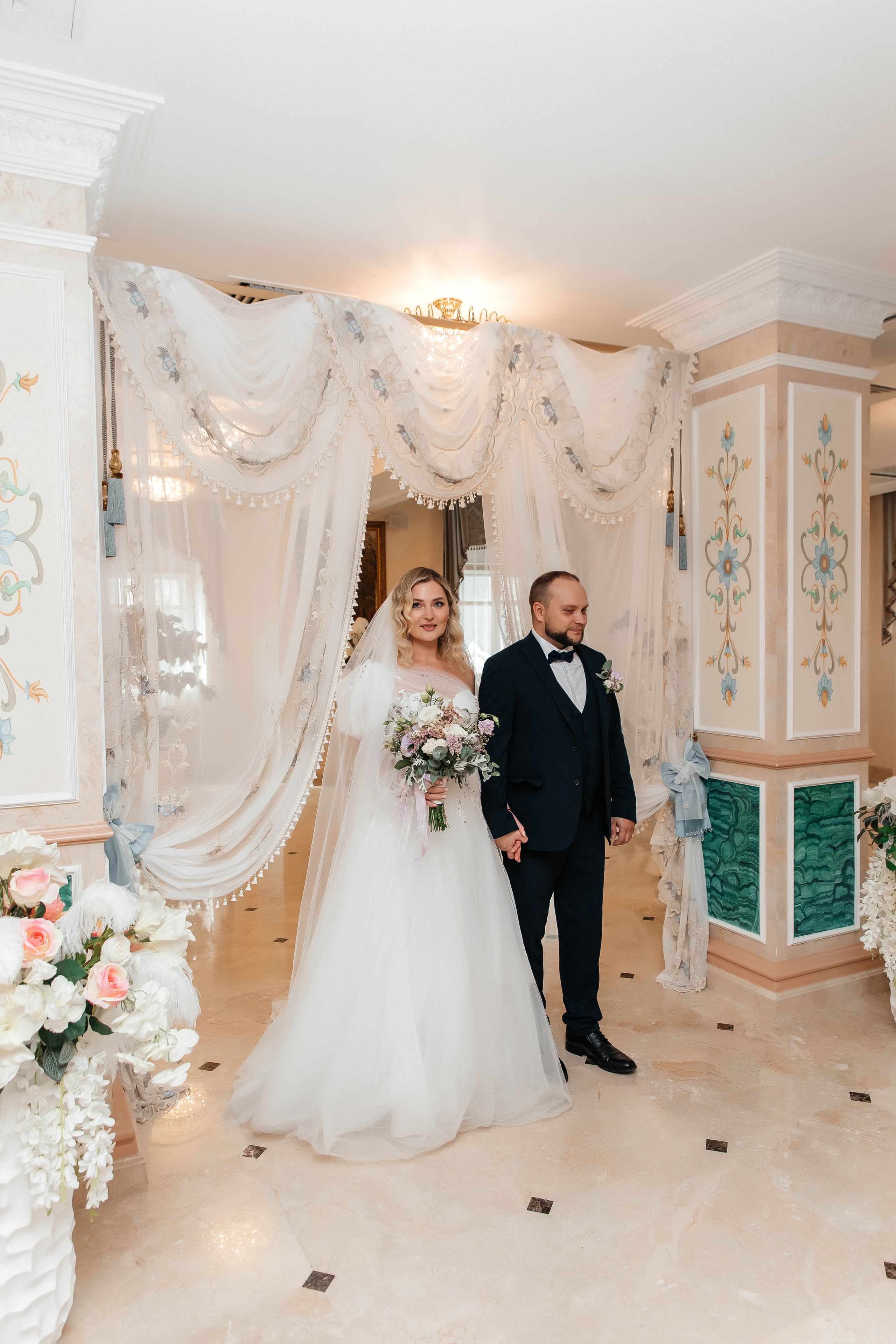 Свадебная фотосессия в Усадьбе Кусково. Свадебный и семейный фотограф в Москве