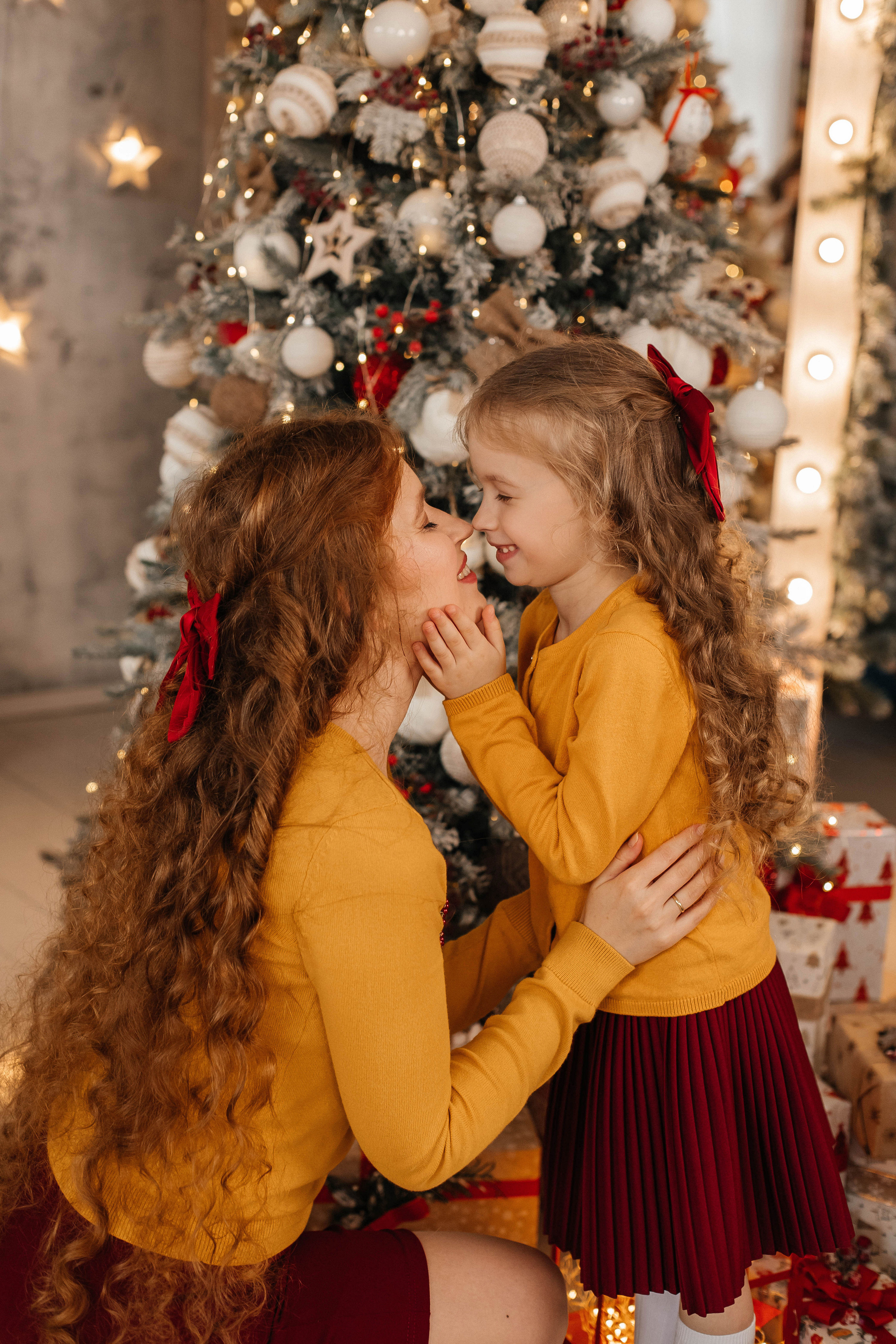 Новогодняя семейная фотосессия в студии с ребенком. Свадебный и семейный фотограф в Москве