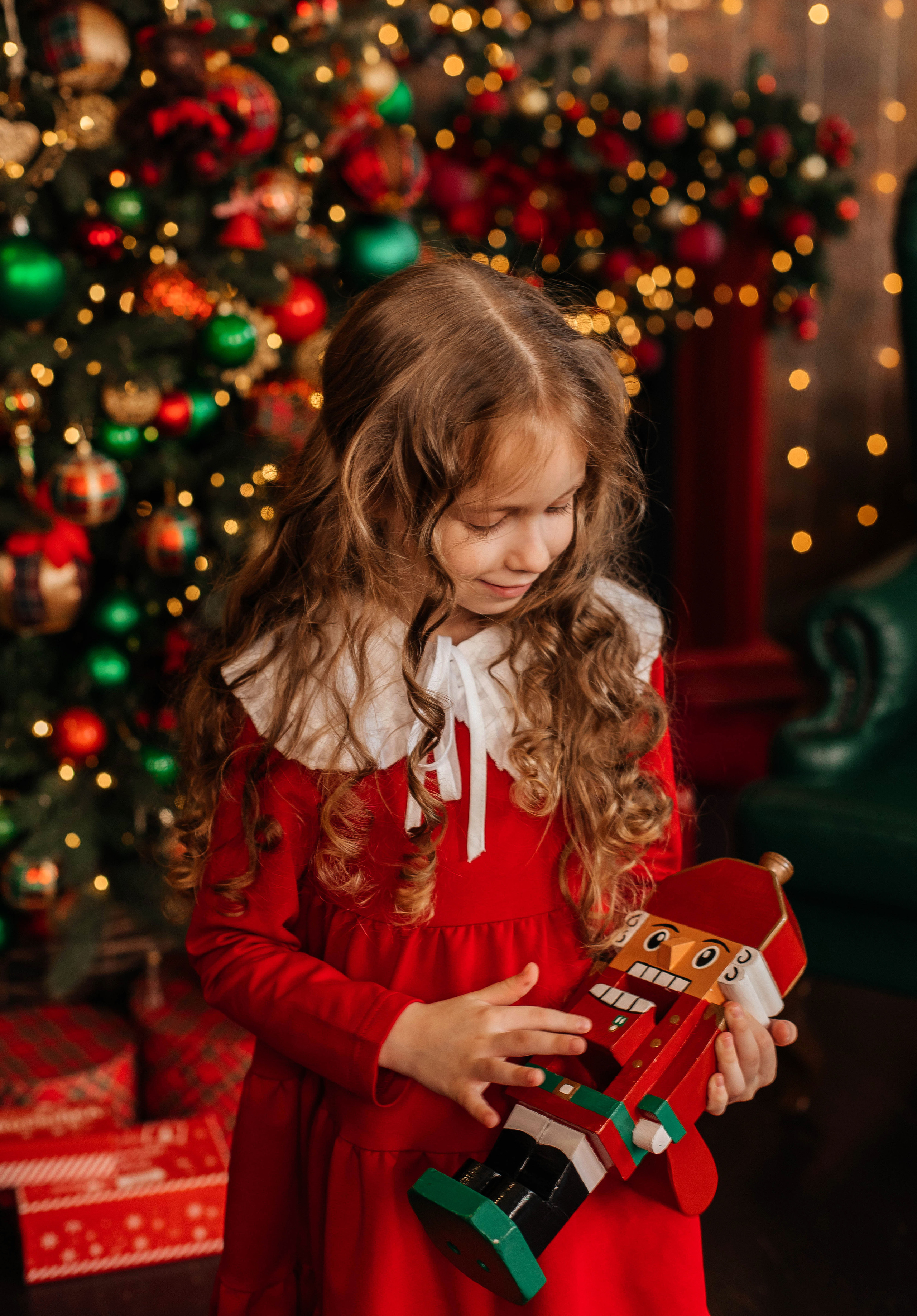 Новогодняя семейная фотосессия в студии с ребенком. Свадебный и семейный фотограф в Москве
