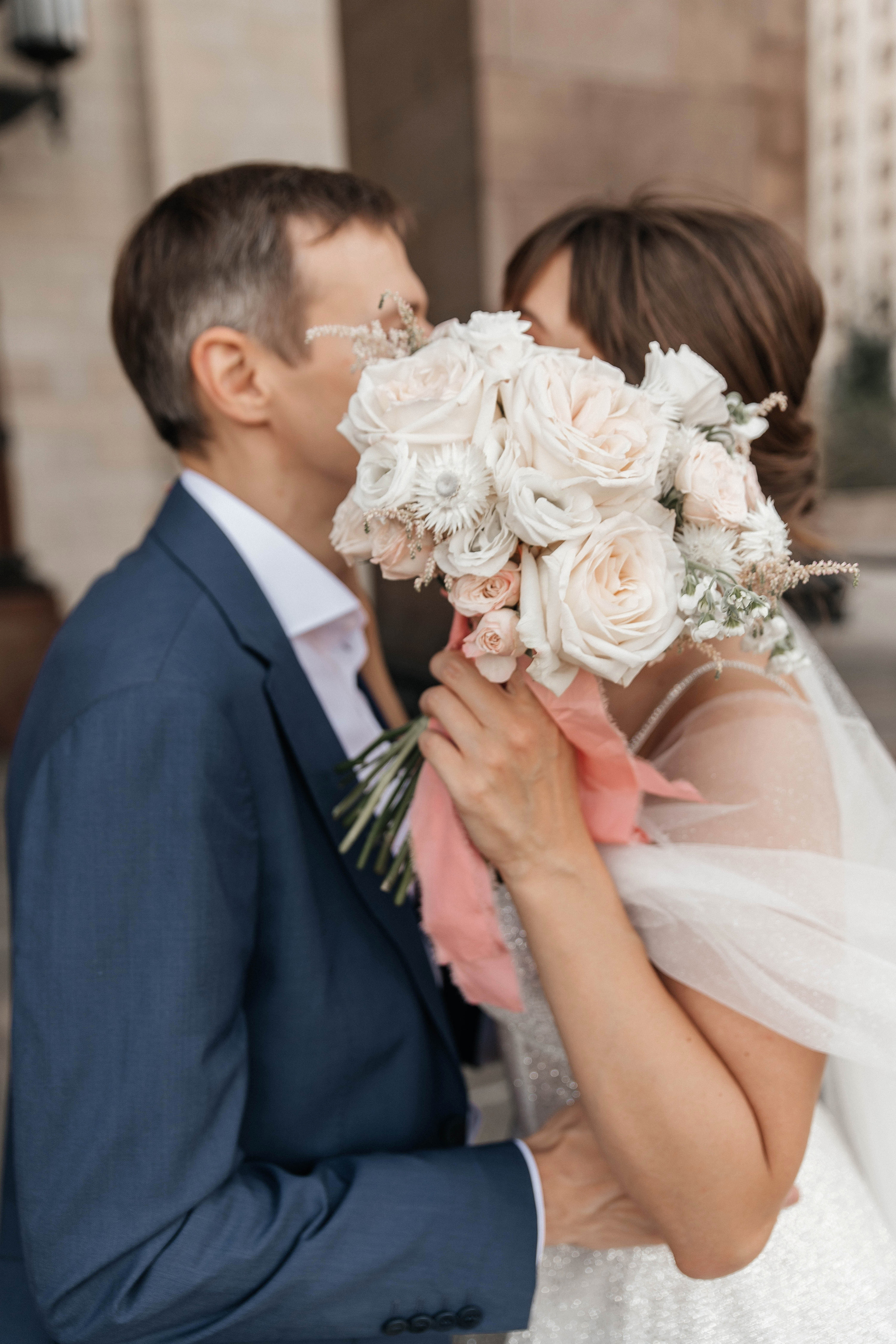 Свадебная фотосессия возле МГУ. Свадебный и семейный фотограф в Москве