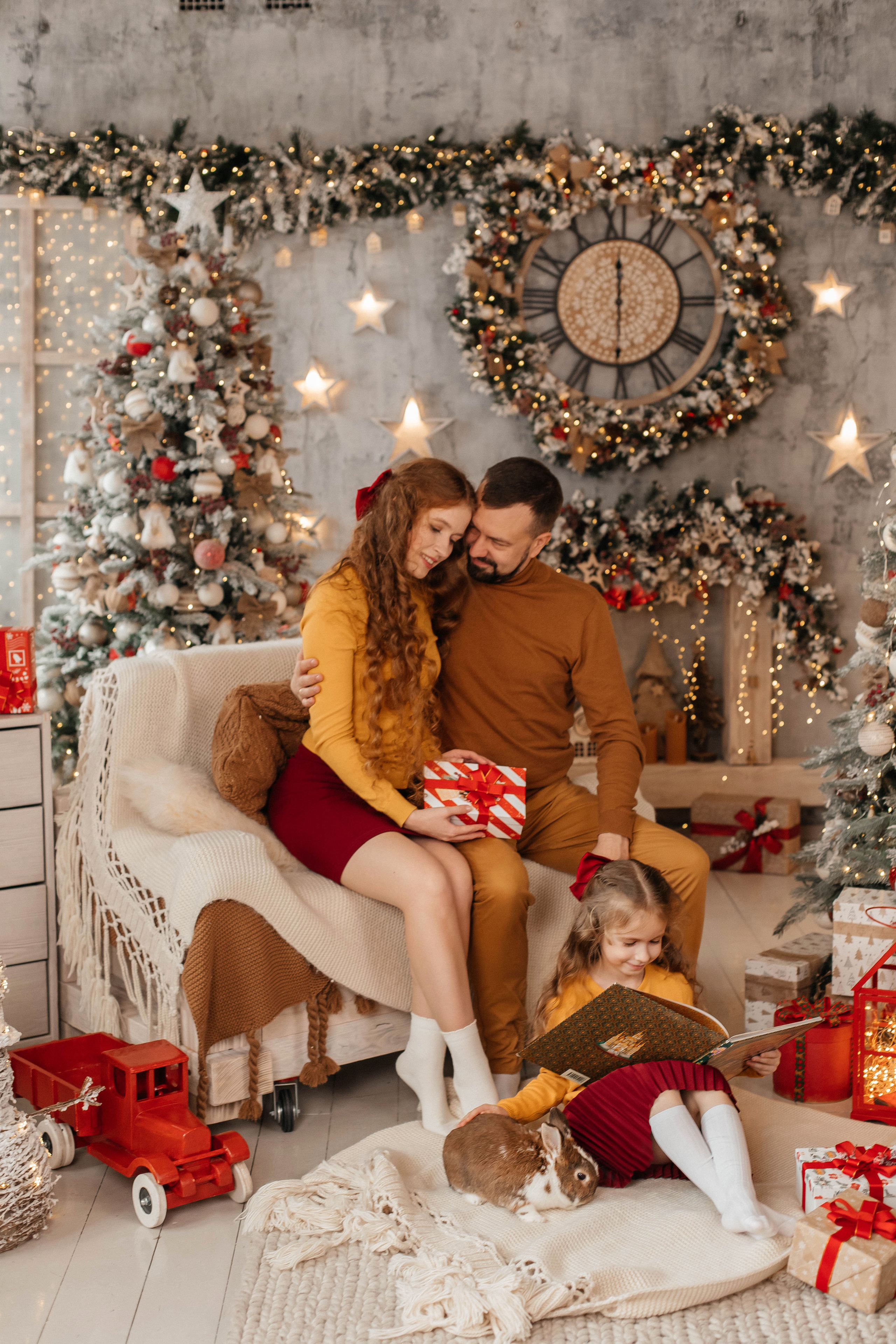 Новогодняя семейная фотосессия в студии с ребенком. Свадебный и семейный фотограф в Москве