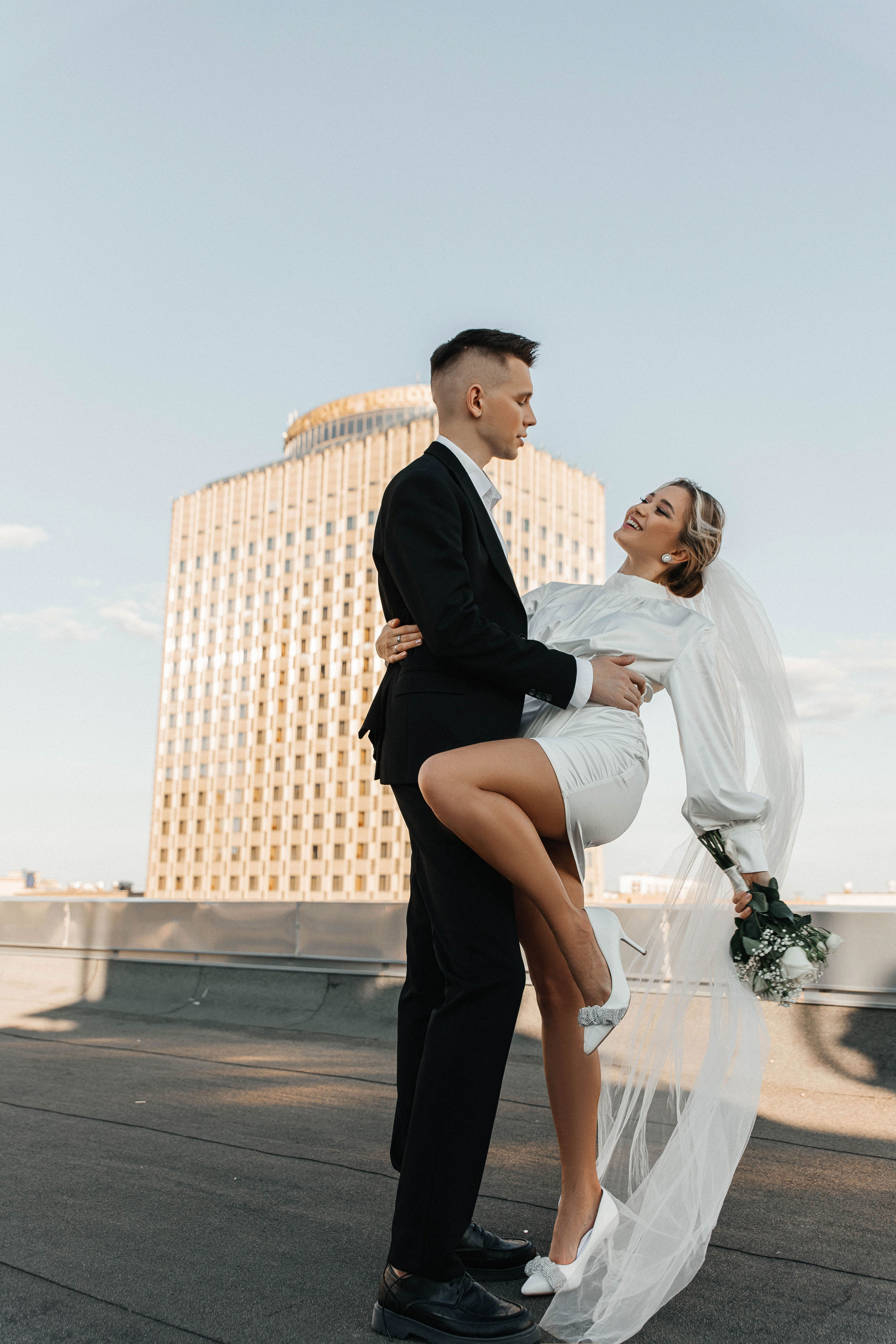 Свадебная фотосессия на крыше. Свадебный и семейный фотограф в Москве