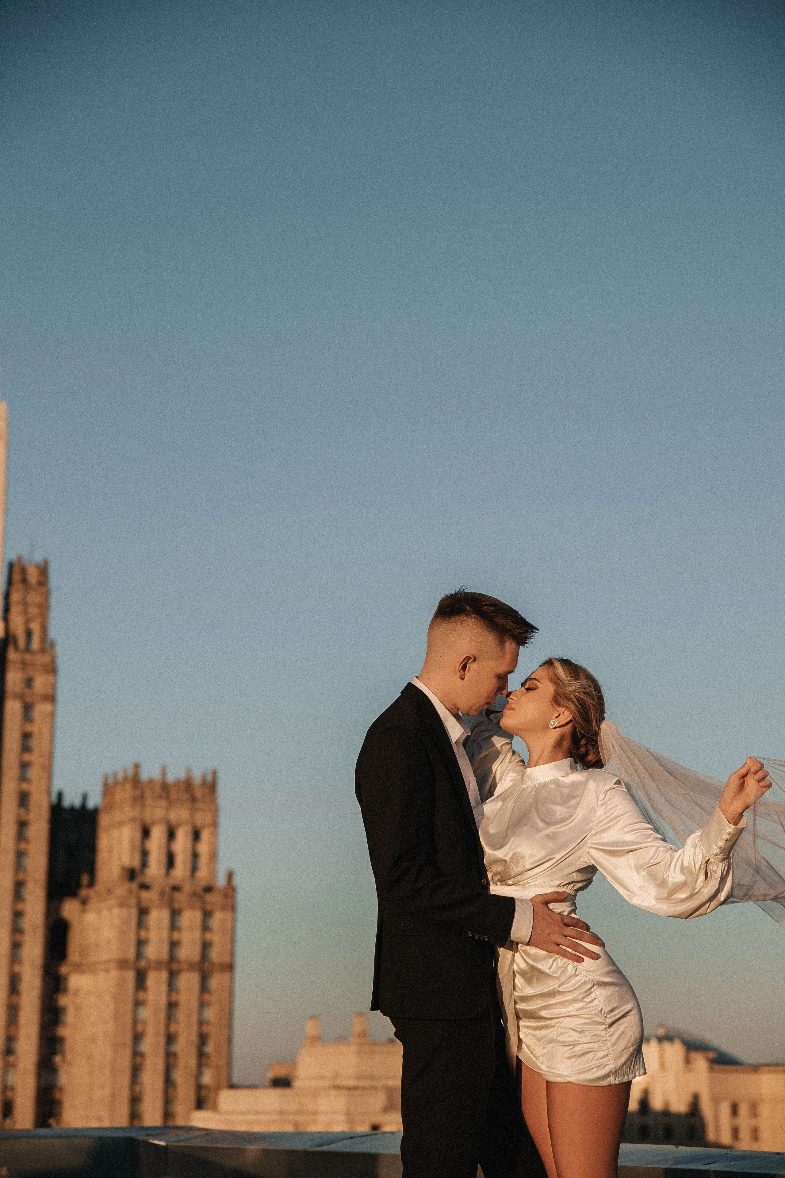 Свадебная фотосессия на крыше. Свадебный и семейный фотограф в Москве