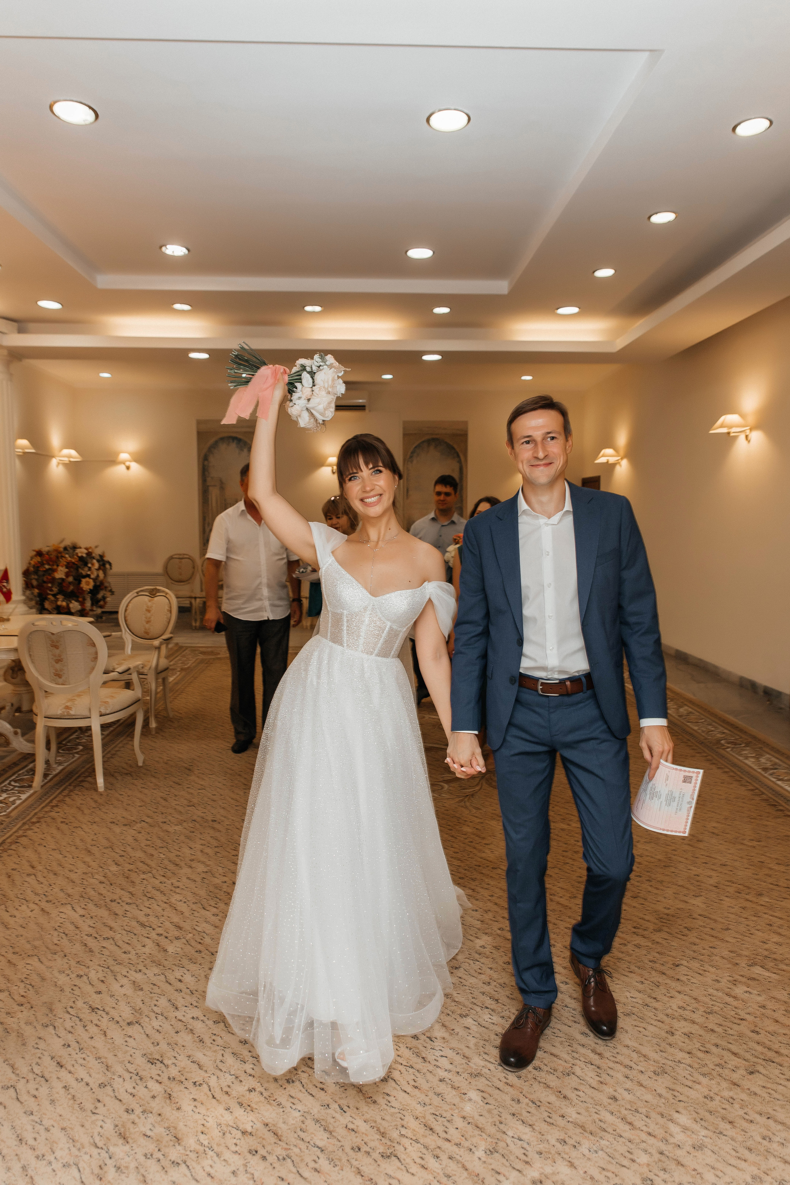 Свадебная фотосессия возле МГУ. Свадебный и семейный фотограф в Москве