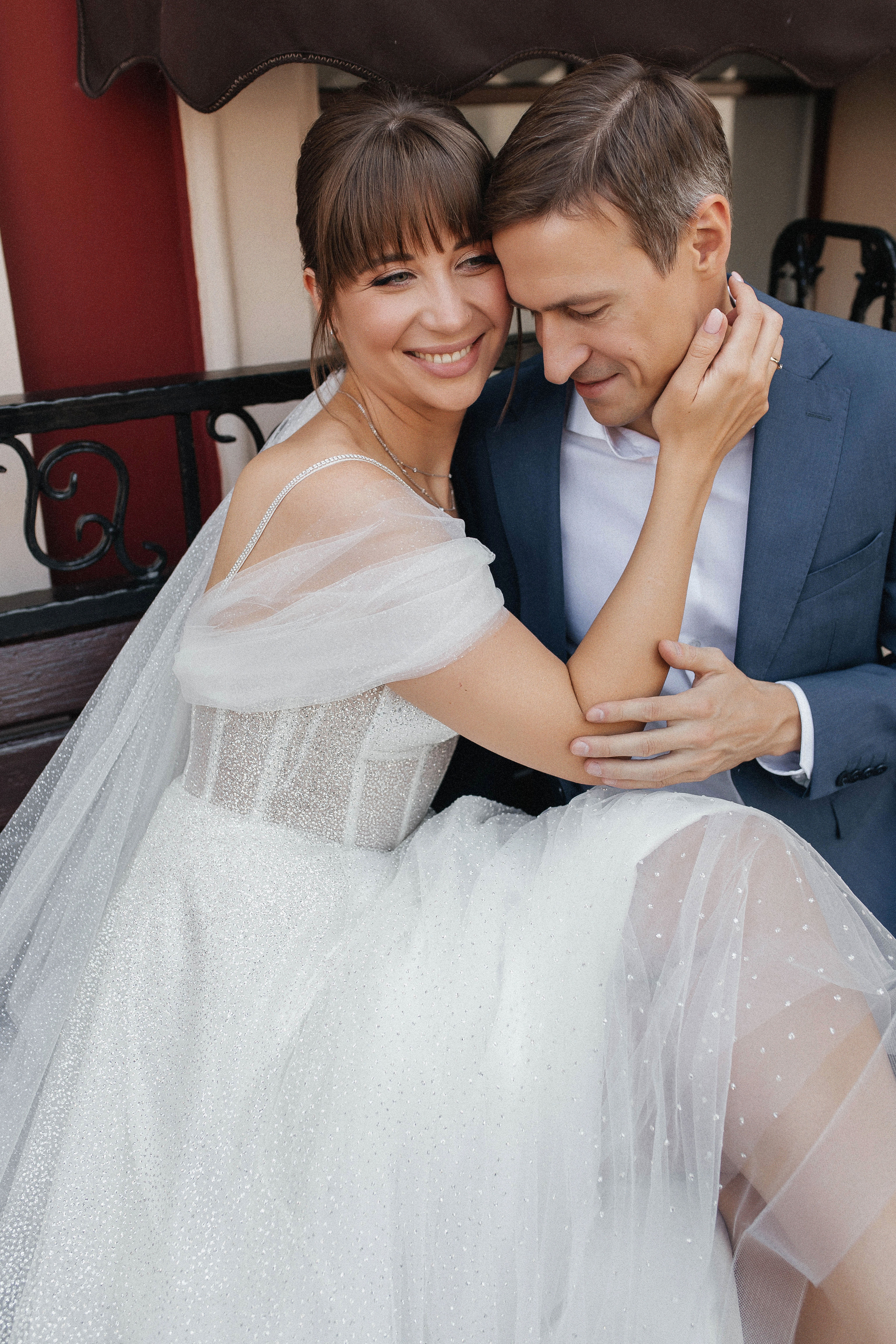 Свадебная фотосессия возле МГУ. Свадебный и семейный фотограф в Москве