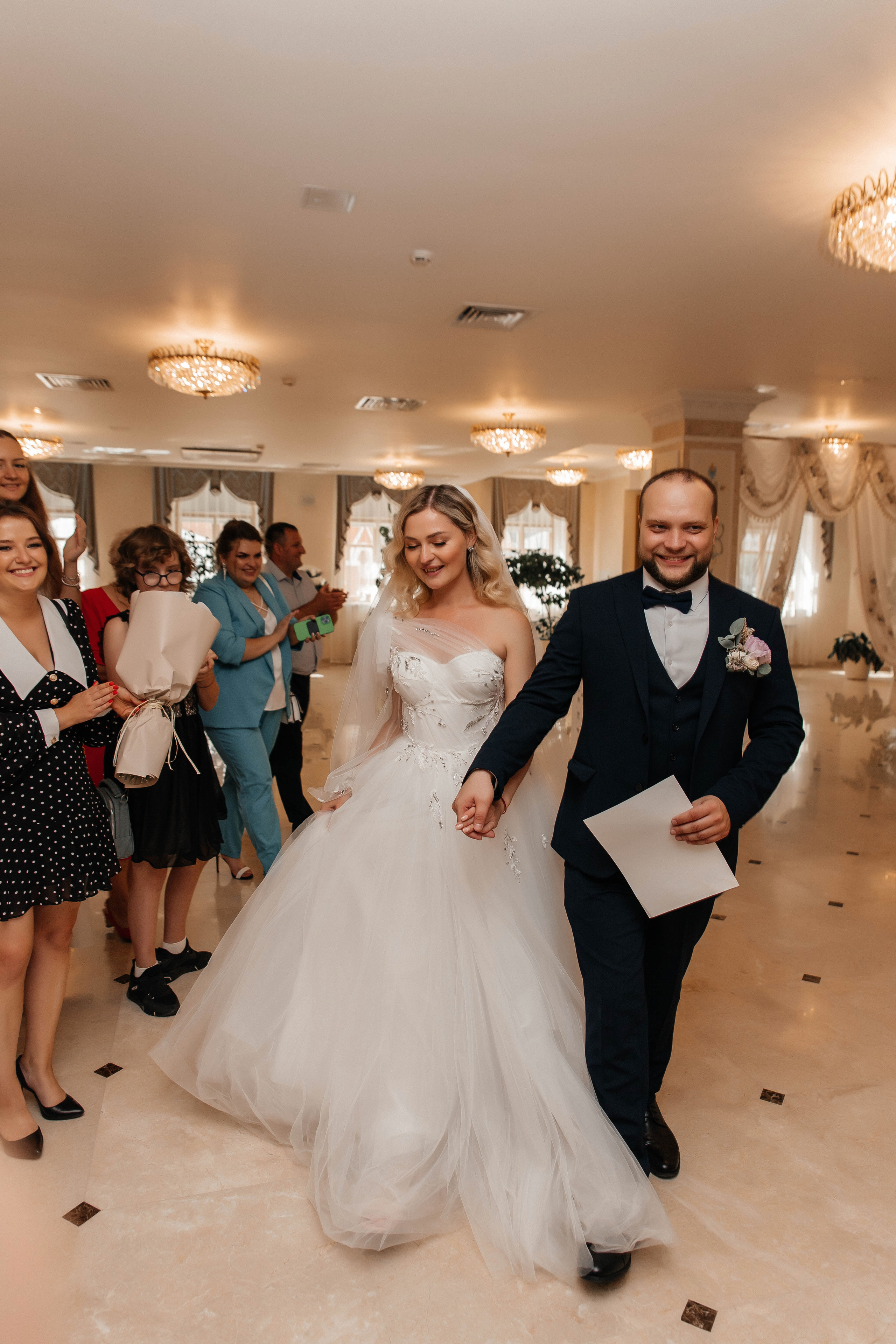 Свадебная фотосессия в Усадьбе Кусково. Свадебный и семейный фотограф в Москве