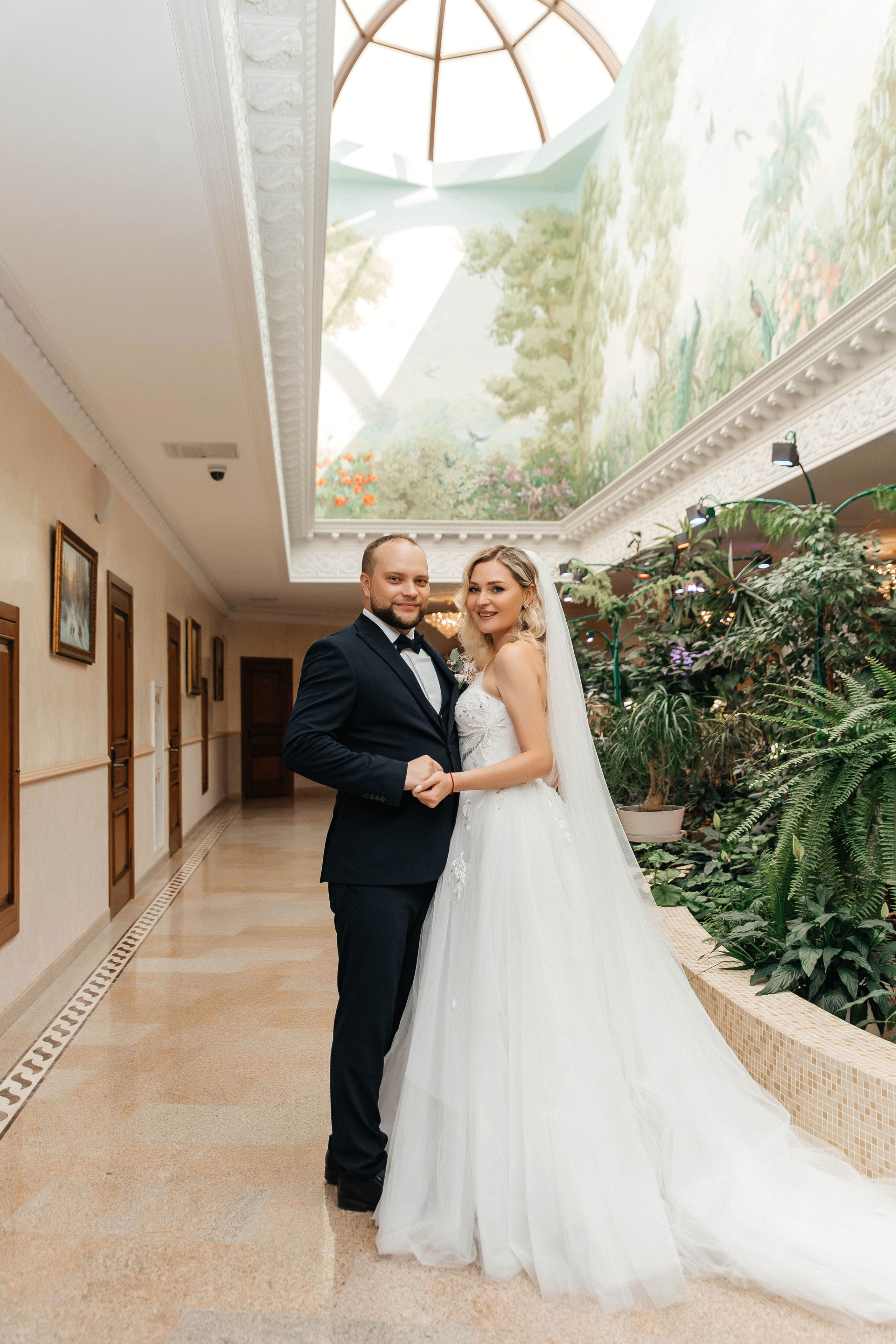 Свадебная фотосессия в Усадьбе Кусково. Свадебный и семейный фотограф в Москве