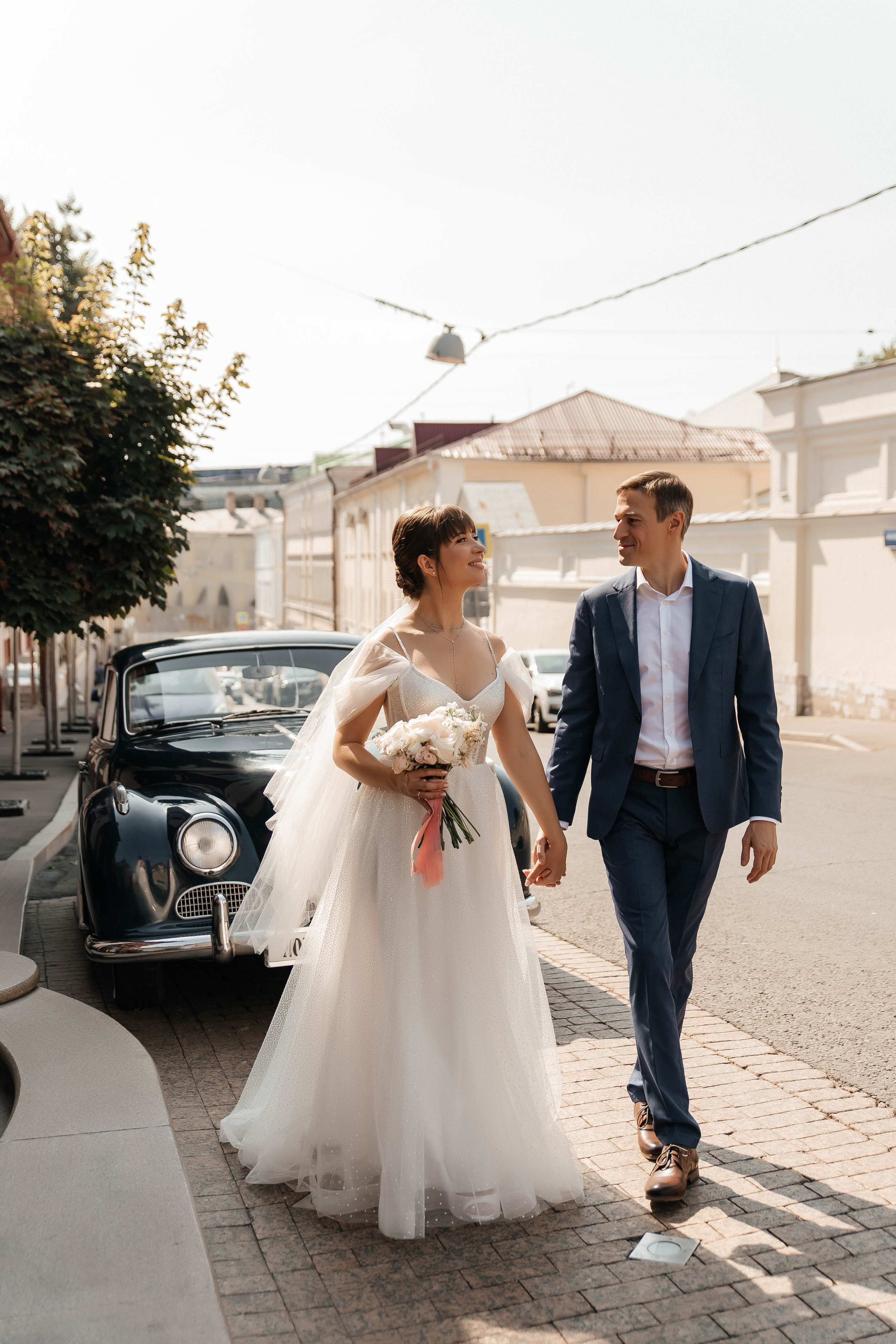 Свадебная фотосессия возле МГУ. Свадебный и семейный фотограф в Москве