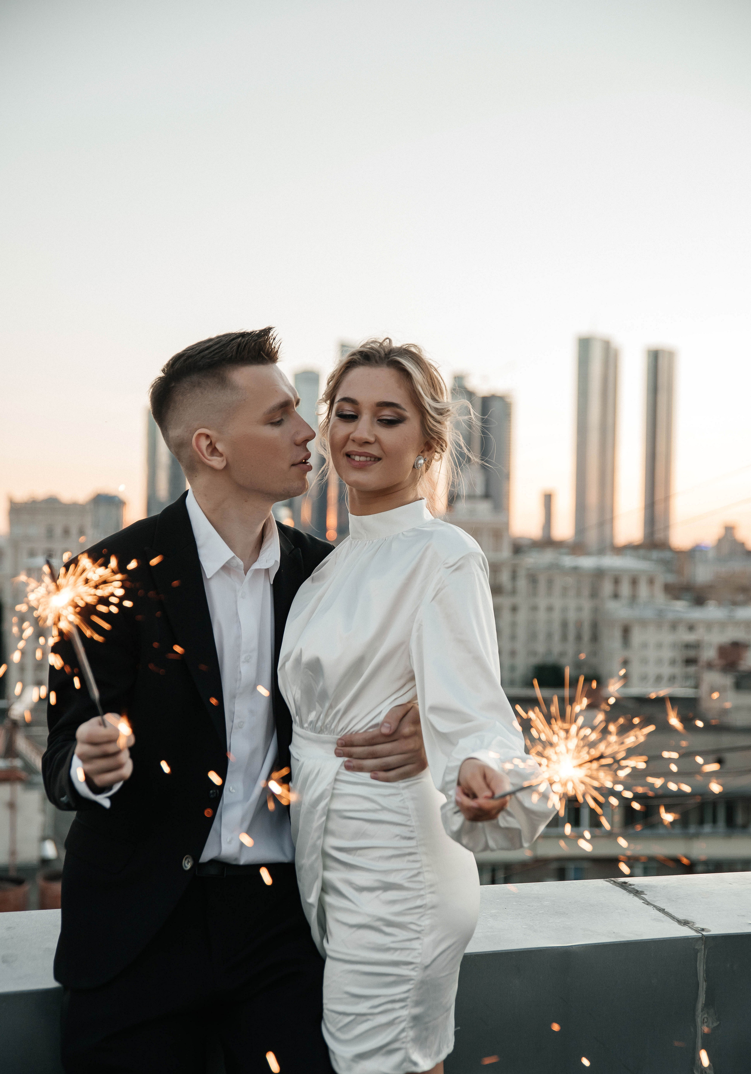 Свадебная фотосессия на крыше. Свадебный и семейный фотограф в Москве