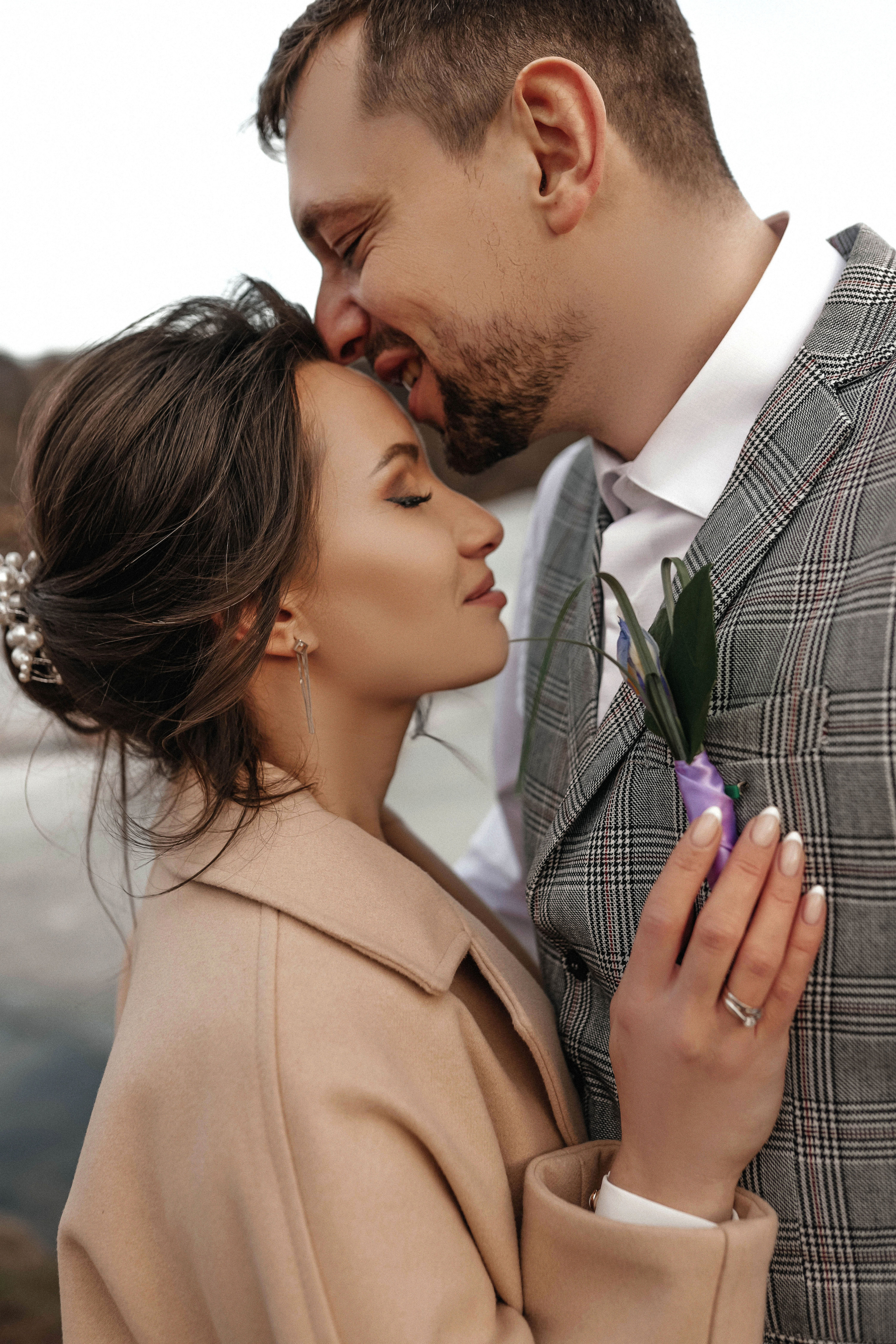 Свадебная фотосессия осенью в парке Царицино. Свадебный и семейный фотограф в Москве