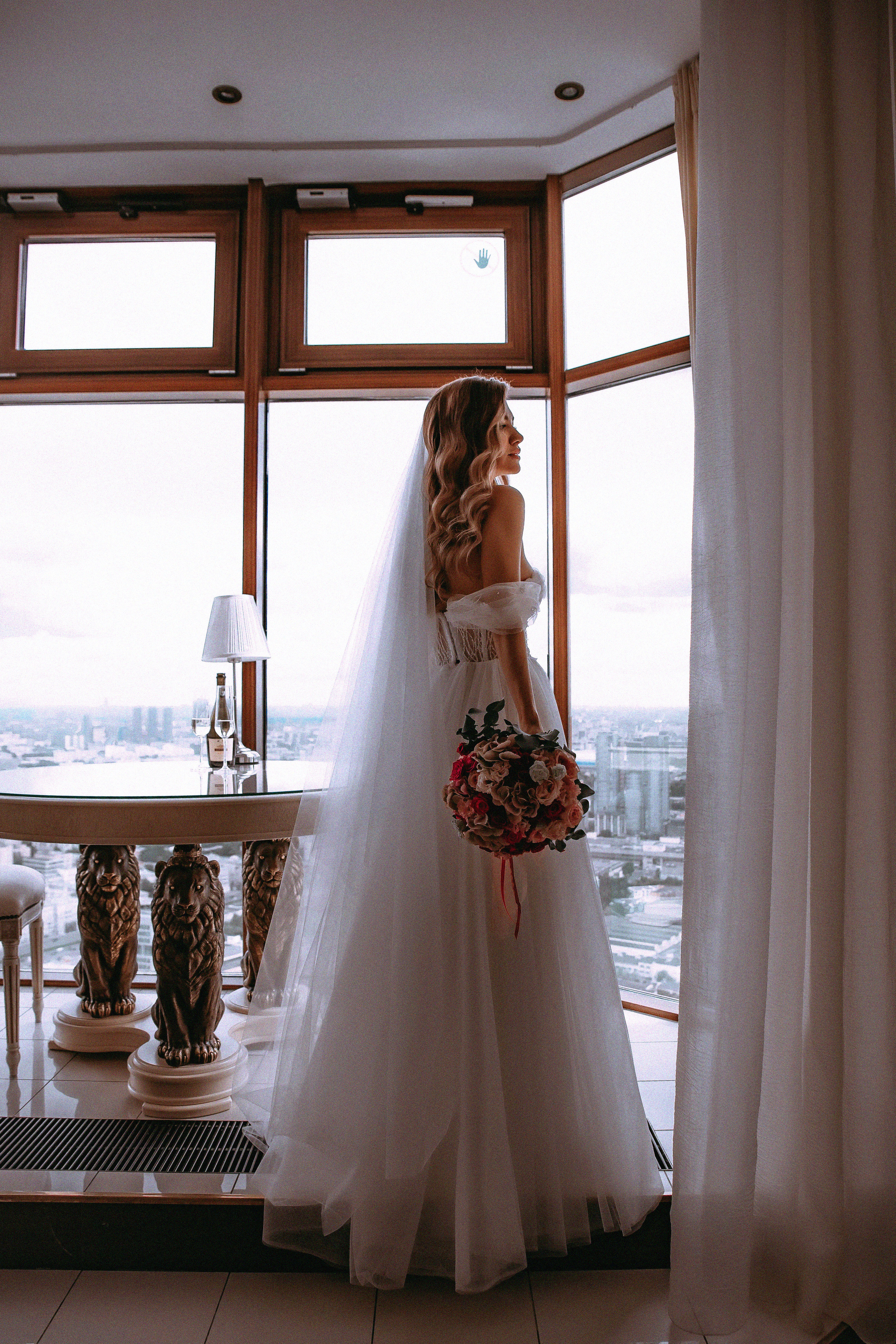 Свадебная фотосессия в Оранжерее Ботанического сада. Свадебный и семейный фотограф в Москве