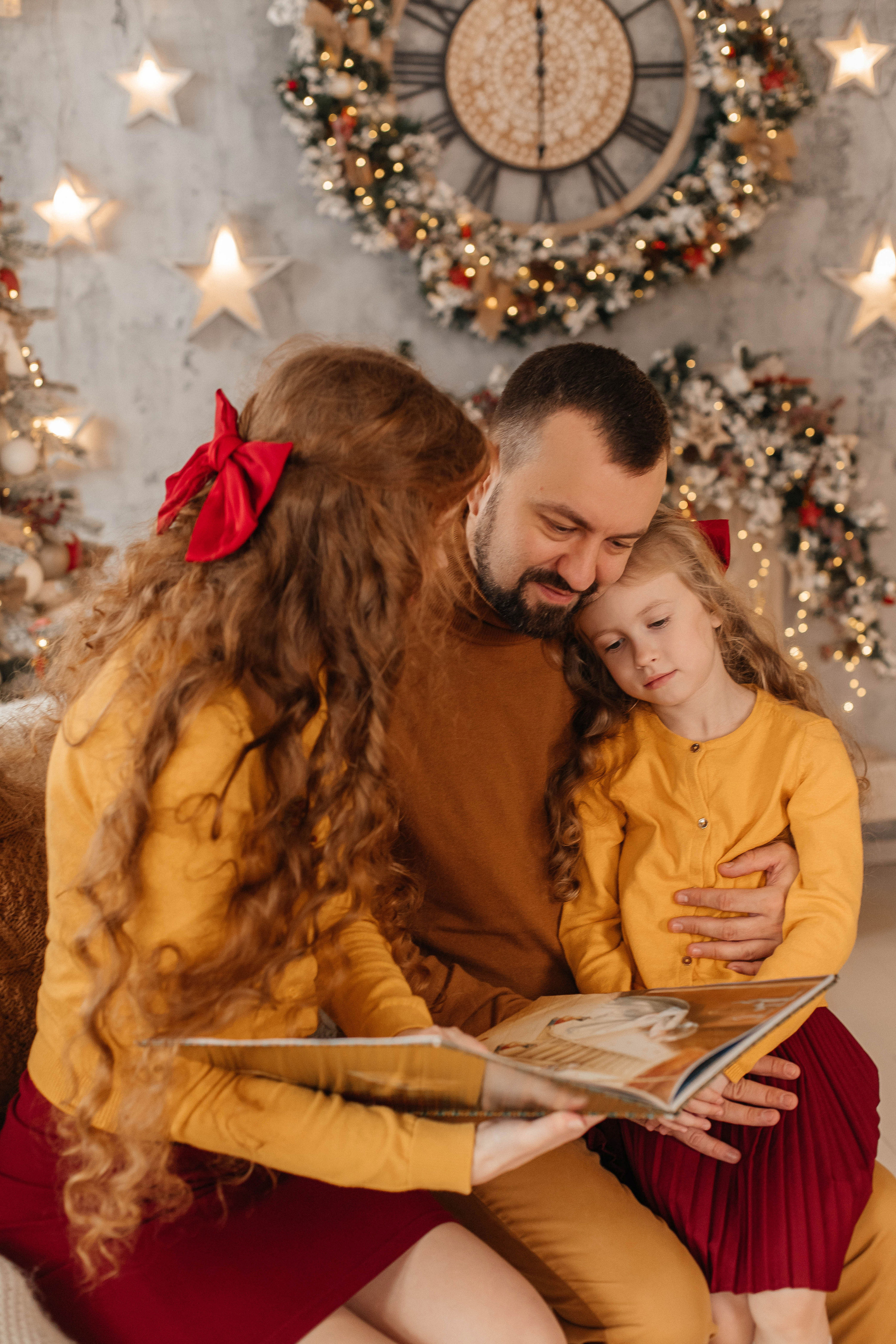 Новогодняя семейная фотосессия в студии с ребенком. Свадебный и семейный фотограф в Москве